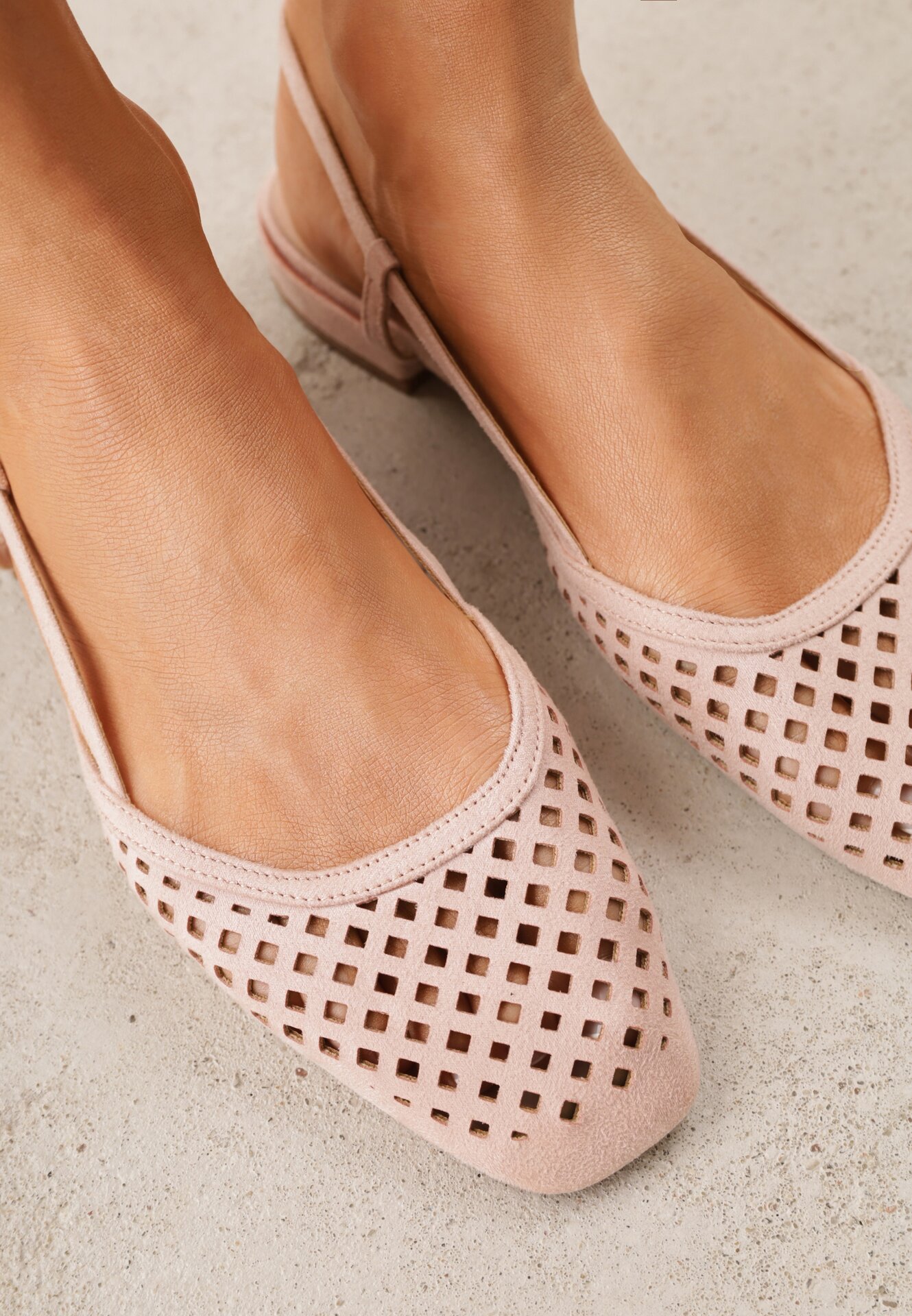 Różowe Ażurowe Baleriny z Paskiem z Klamerką i Kwadratowym Noskiem Veradisa