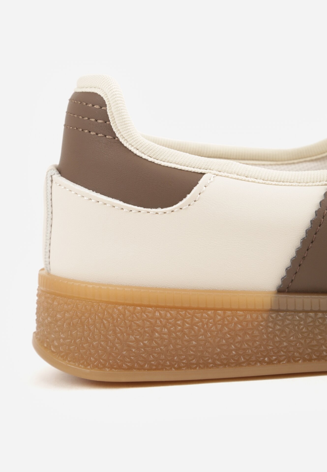 Beżowe Tenisówki w Stylu Balerinek z Zapięciem na Rzep Talwan