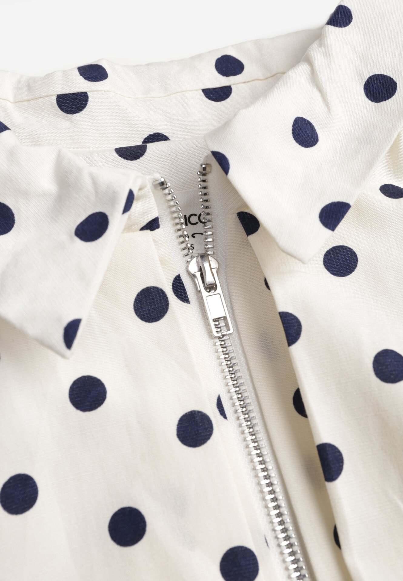 Jasnobeżowa Bluza w Groszki z Wiskozą o Nietoperzowym Kroju z Kołnierzykiem Rayo