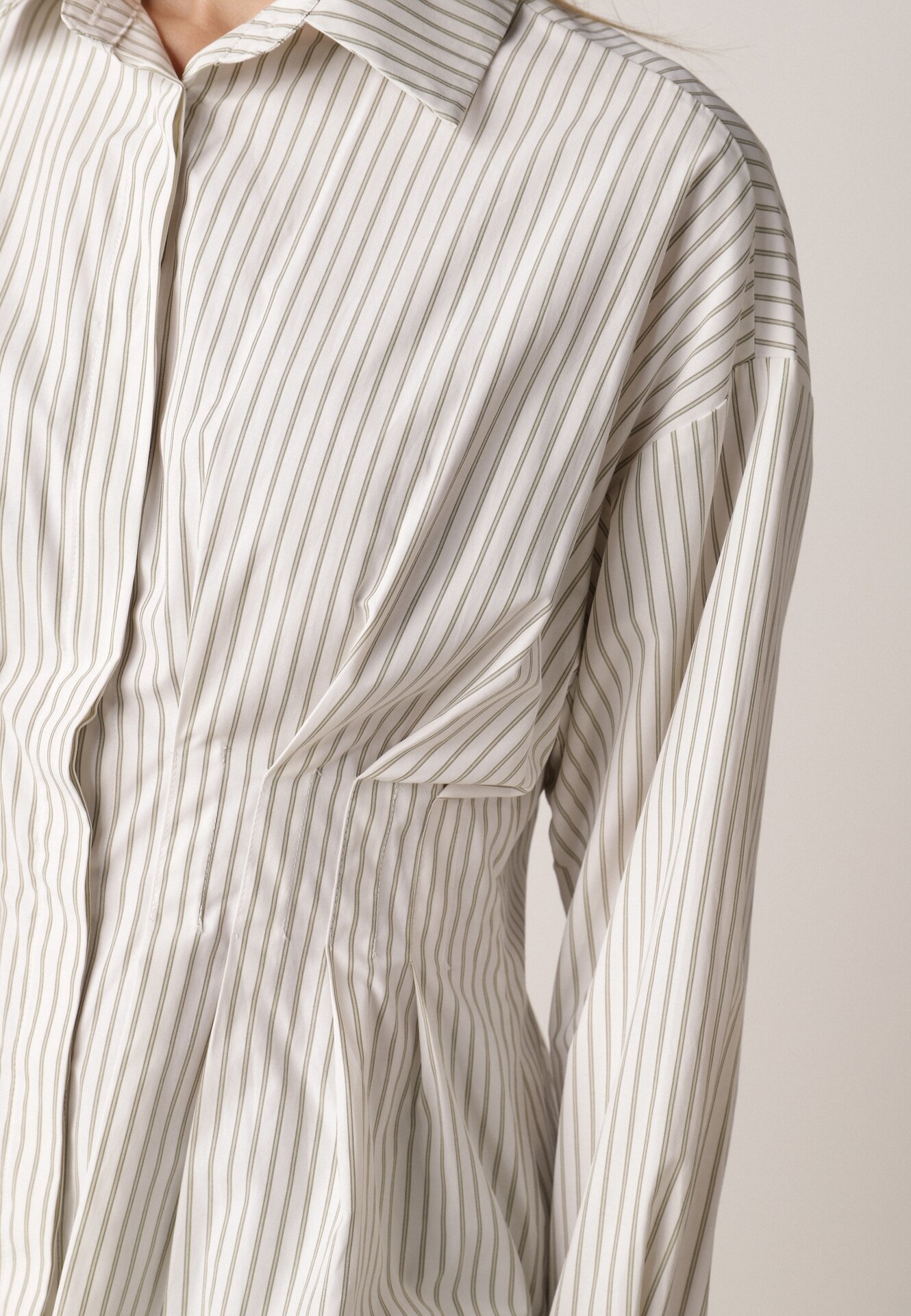 Zielona Koszula z Bawełną o Taliowanym Kroju z Baskinką w Paski Sewsana