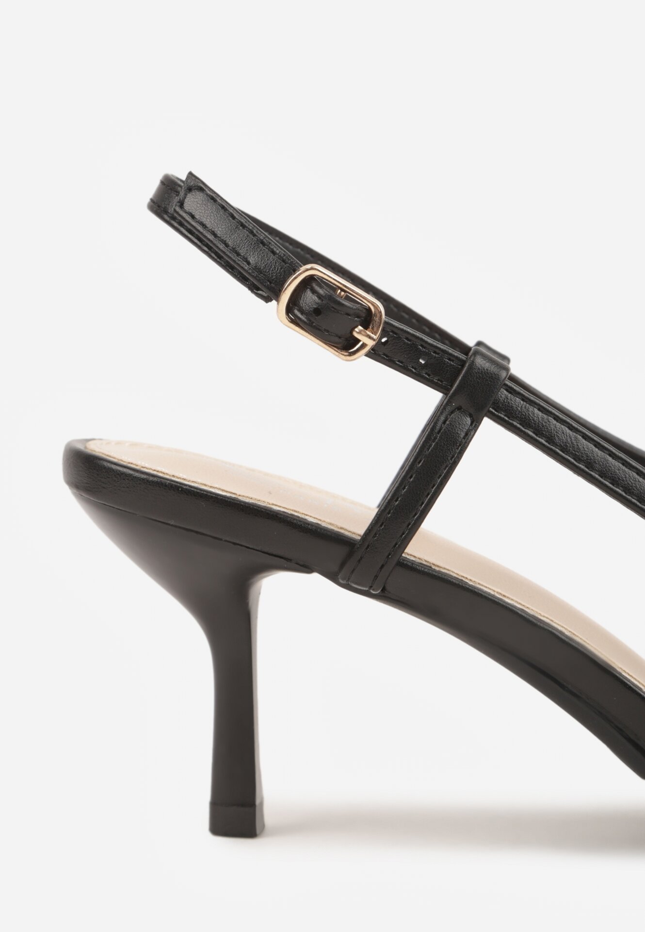 Czarne Sandały na Szpilce z Odkrytą Piętą i Ażurowym Wzorem Kervidia