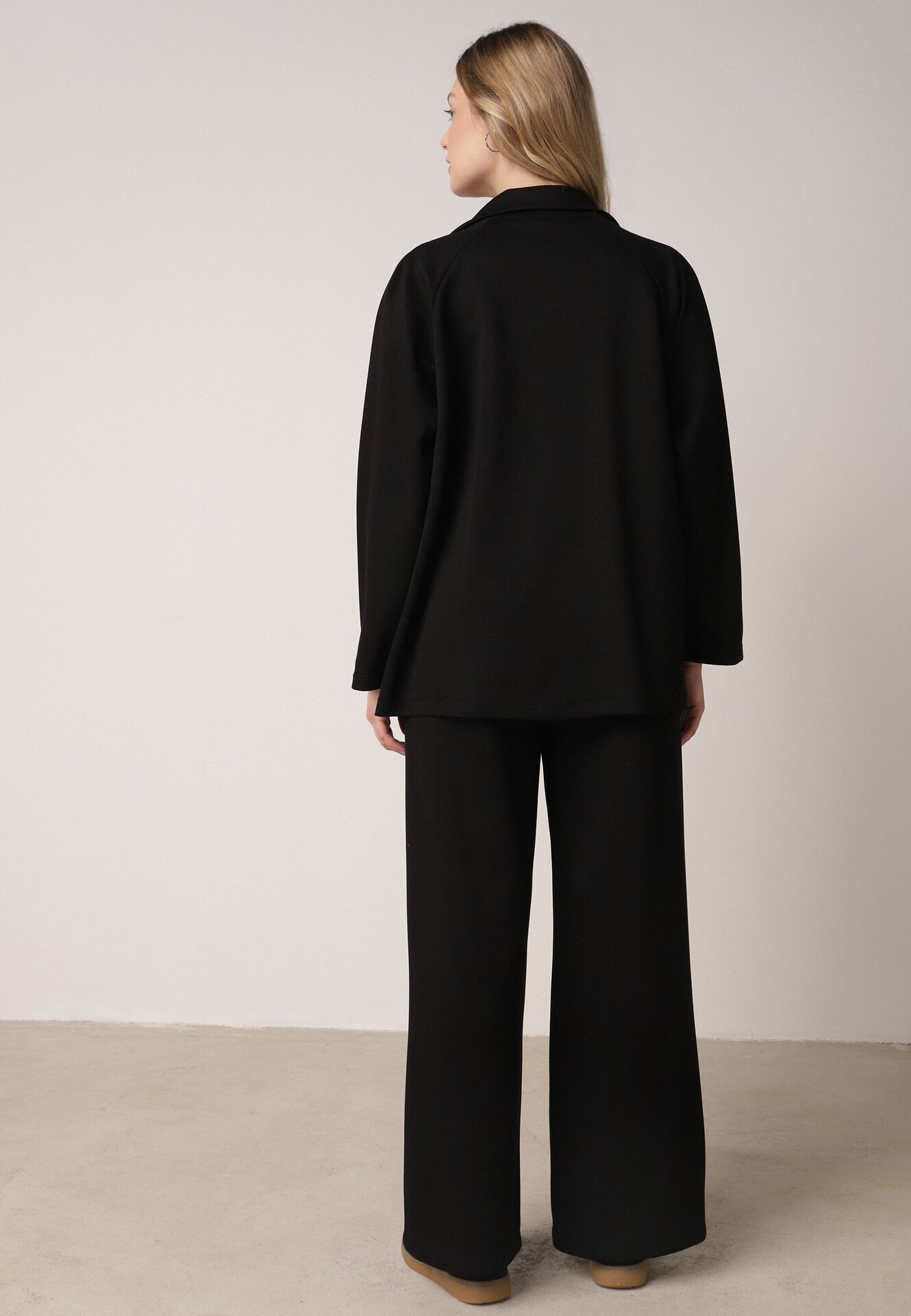 Czarny Dzianinowy Komplet Dresowy z Wiskozą Bluza ze Stójką i Spodnie Nevenira