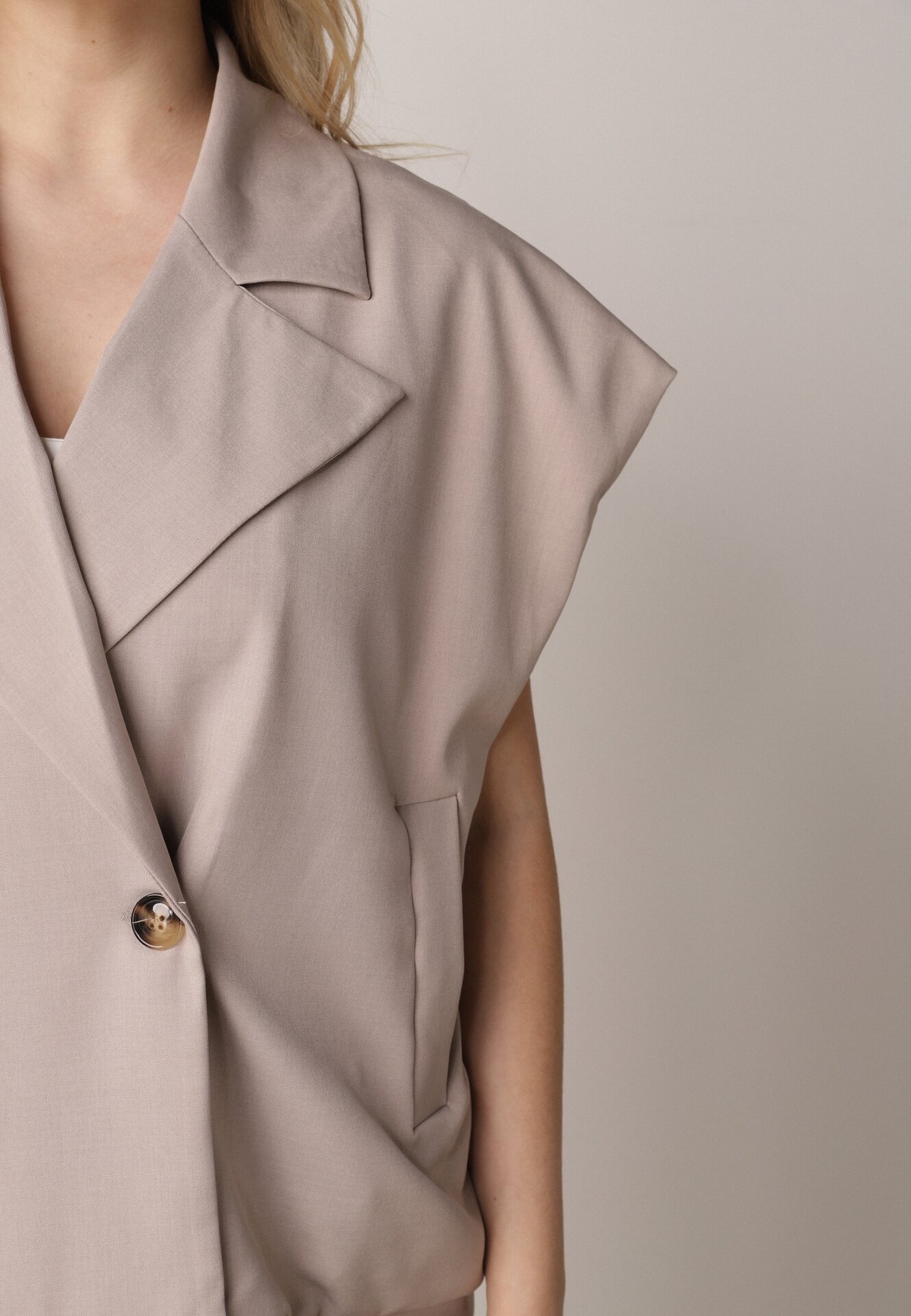 Beżowa Garniturowa Kamizelka Oversize z Dwurzędowym Zapięciem Edriana