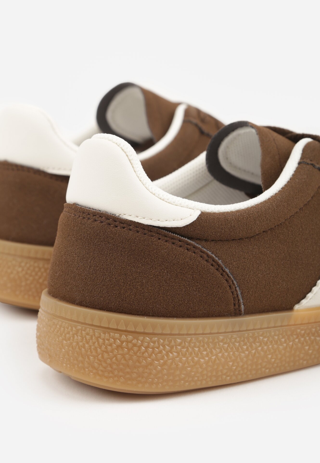 Brązowe Sneakersy na Kauczukowej Podeszwie z Geometrycznym Motywem Vikioria