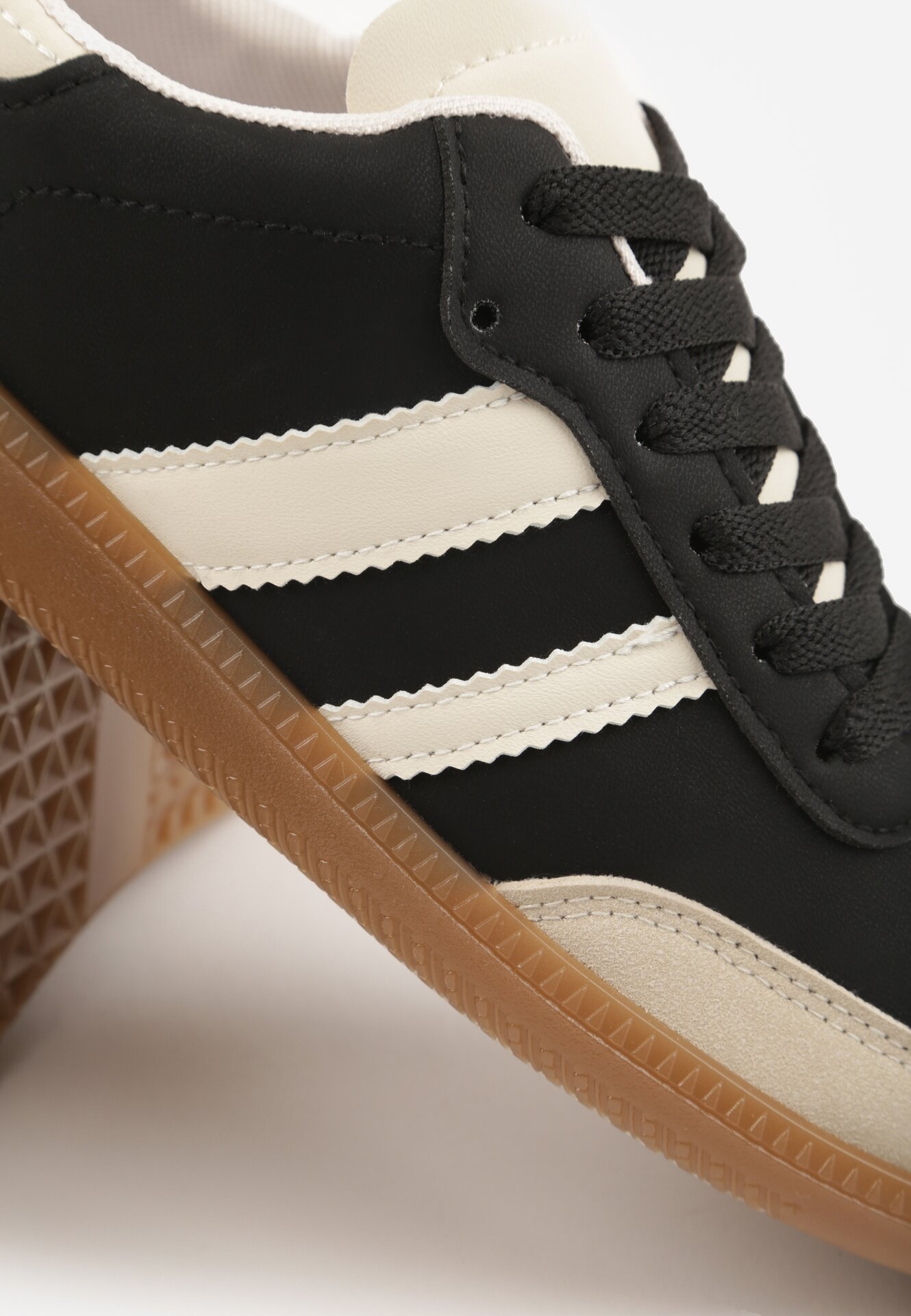 Sneakers Negri cu bej