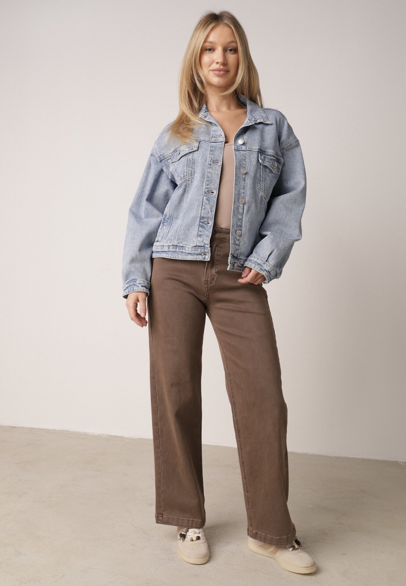 Niebieska Kurtka Jeansowa z Bawełną o Klasycznym Kroju Elliantrea