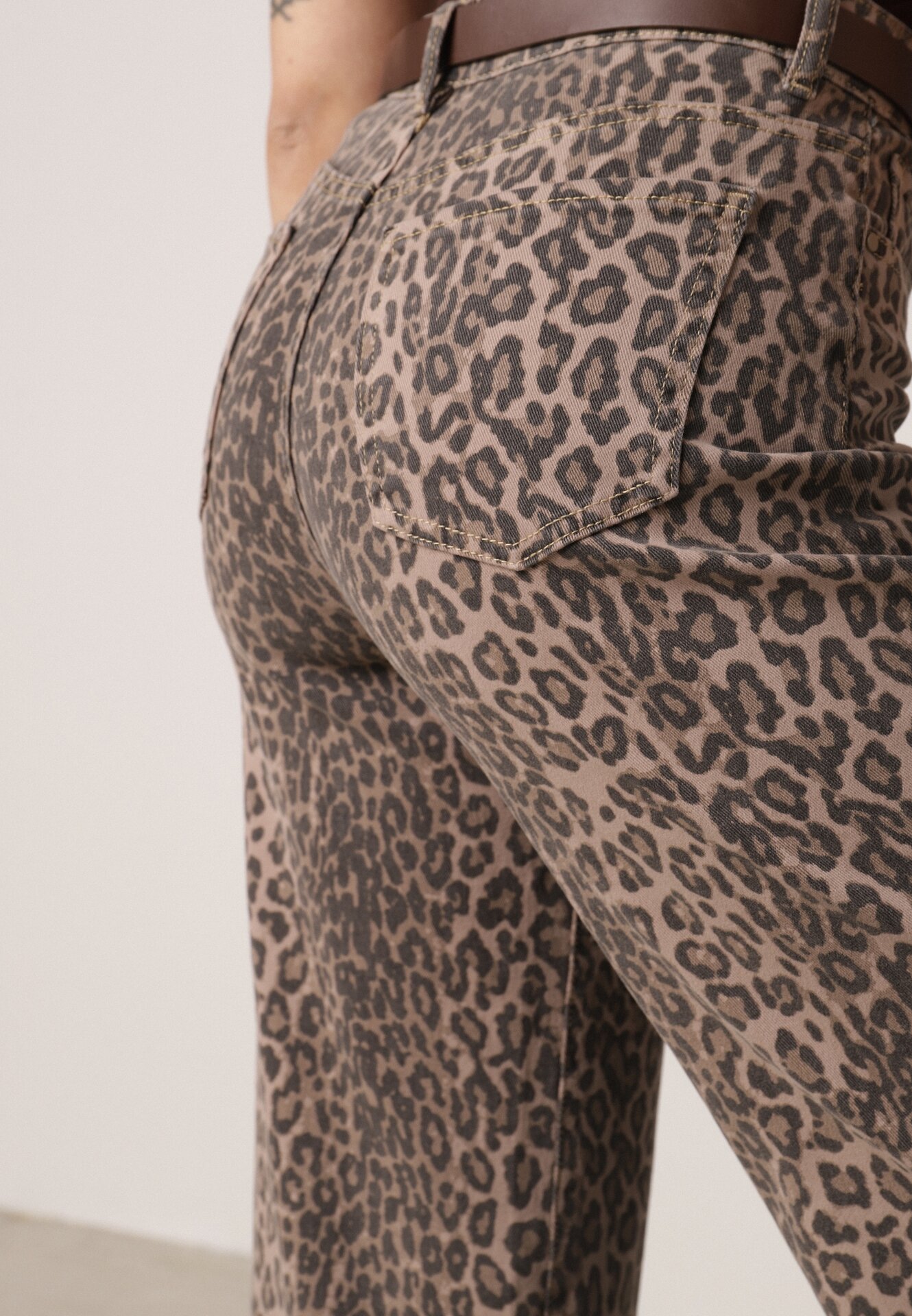 Panterkowe Bawełniane Jeansy z Szerokimi Nogawkami i Wysokim Stanem Salithirae