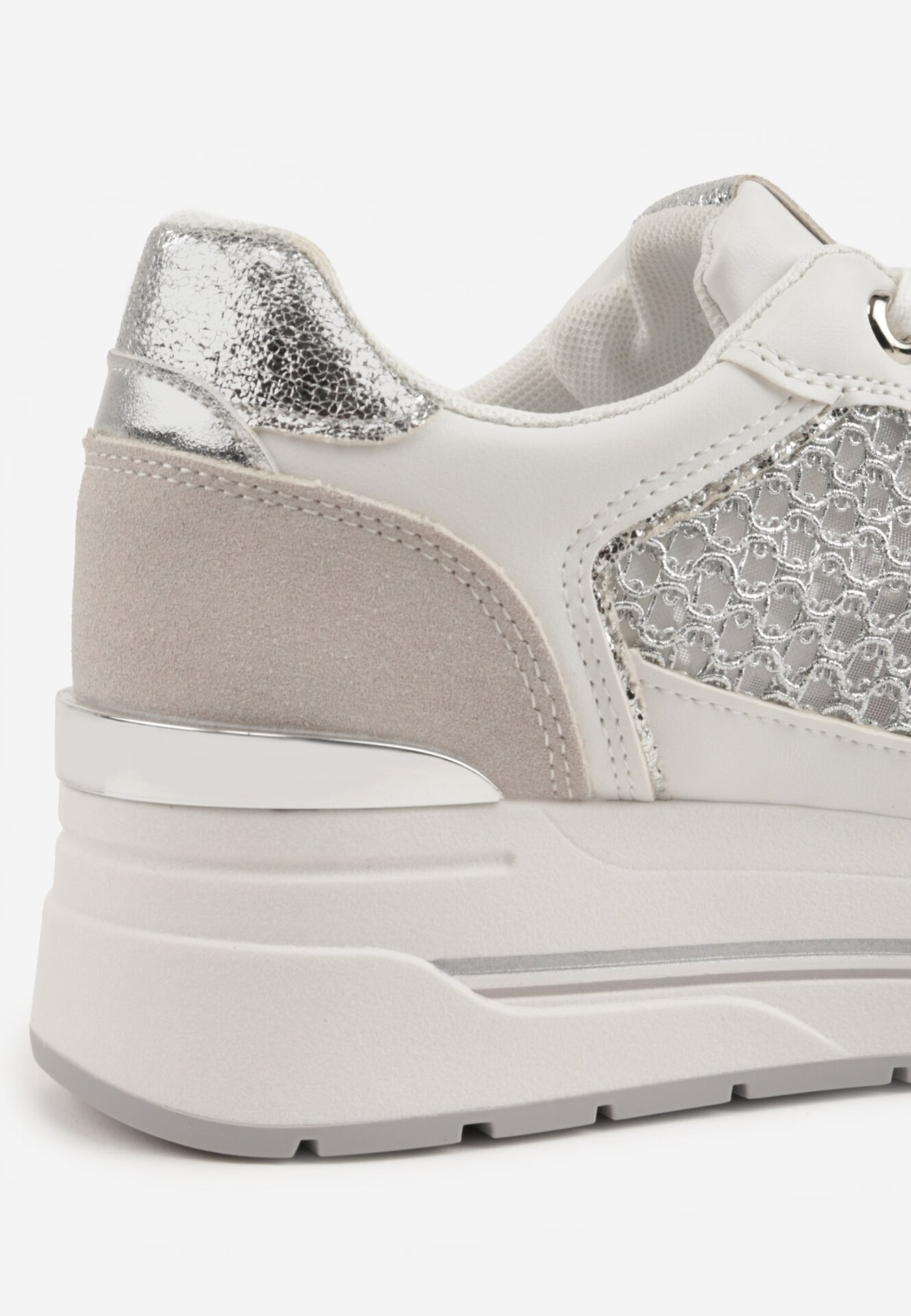 Białe Sneakersy na Grubej Podeszwie z Siateczkowymi i Metalicznymi Wstawkamu Sewtira