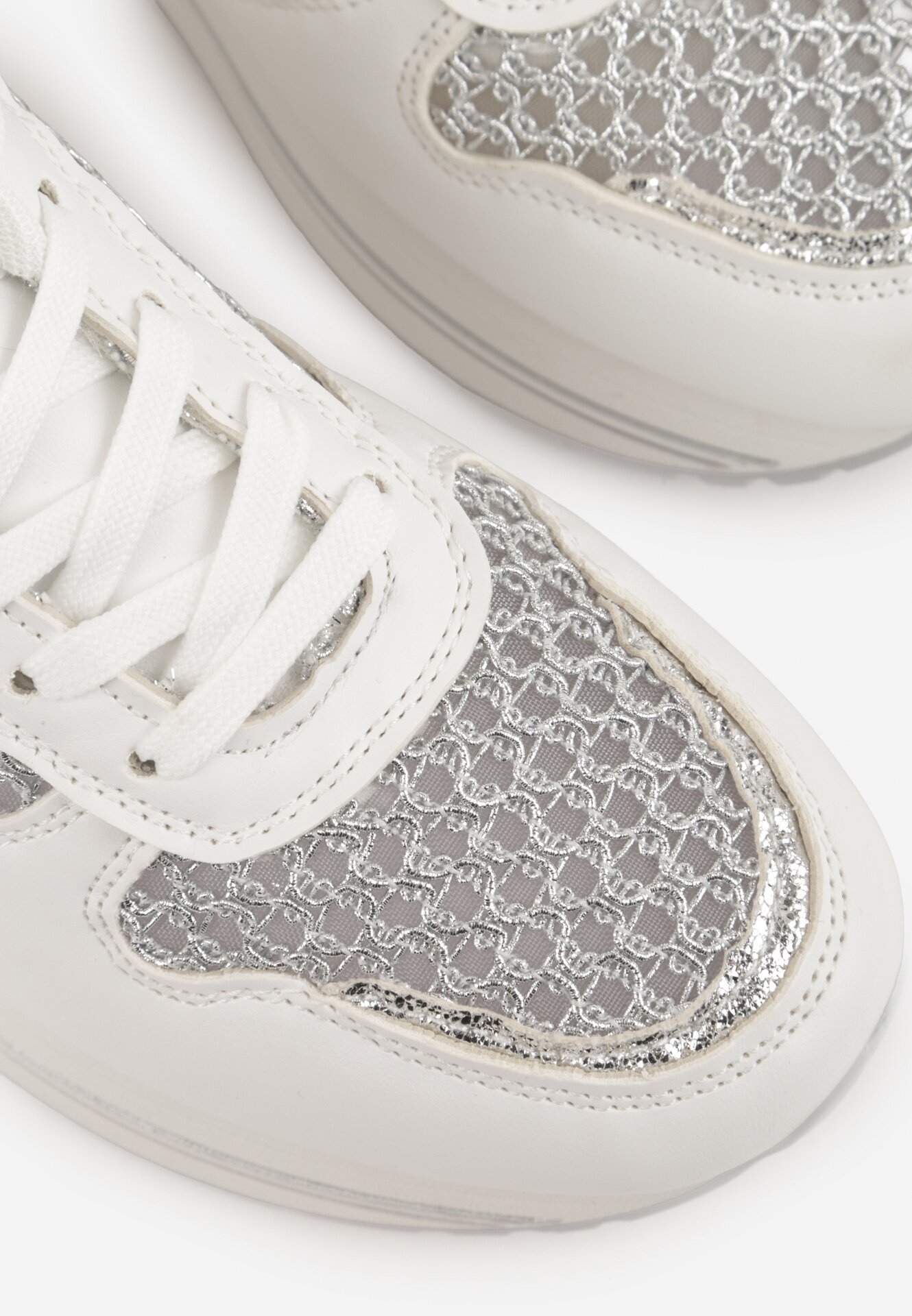 Białe Sneakersy na Grubej Podeszwie z Siateczkowymi i Metalicznymi Wstawkamu Sewtira
