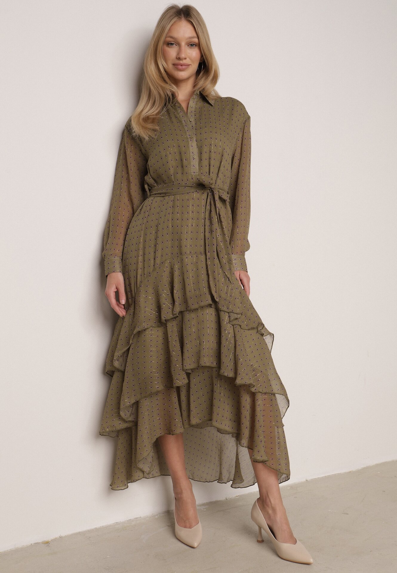 Zielona Koszulowa Sukienka z Dłuższym Tyłem i Falbanami Savandra