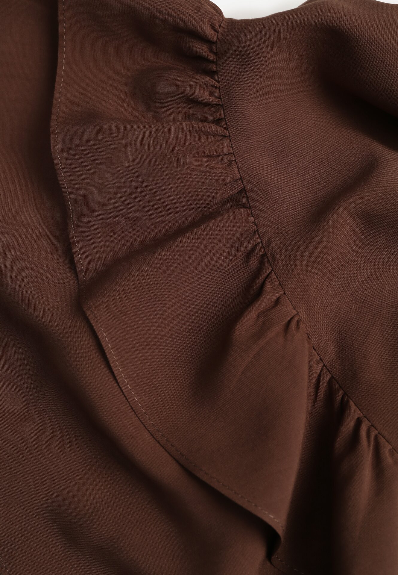 Brązowa Wiskozowa Sukienka Koszulowa z Falbanami przy Rękawach i Paskiem Dinirae