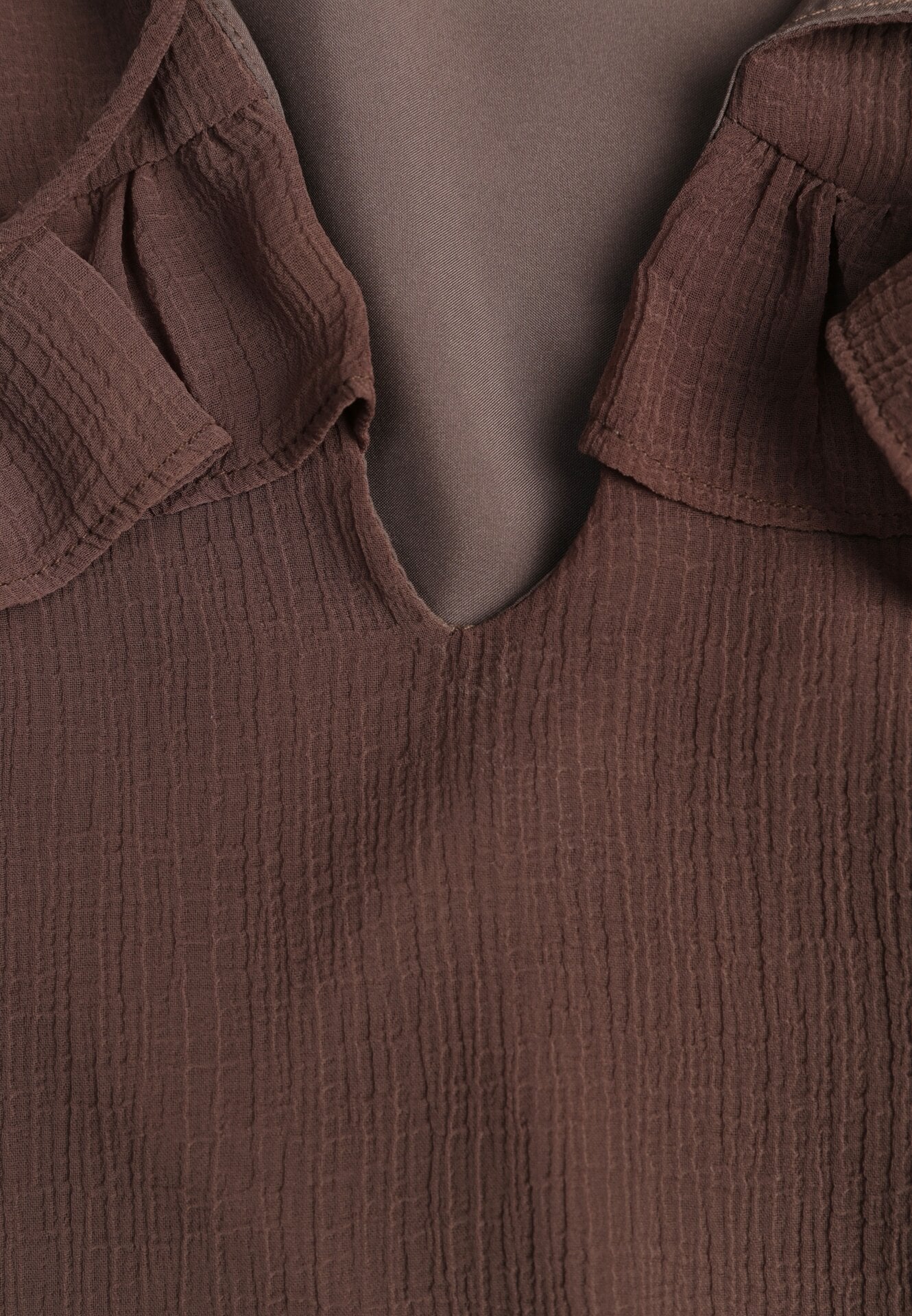 Brązowa Romantyczna Bluzka z Falbankami i Wiązaniem przy Dekolcie Zeaniyana