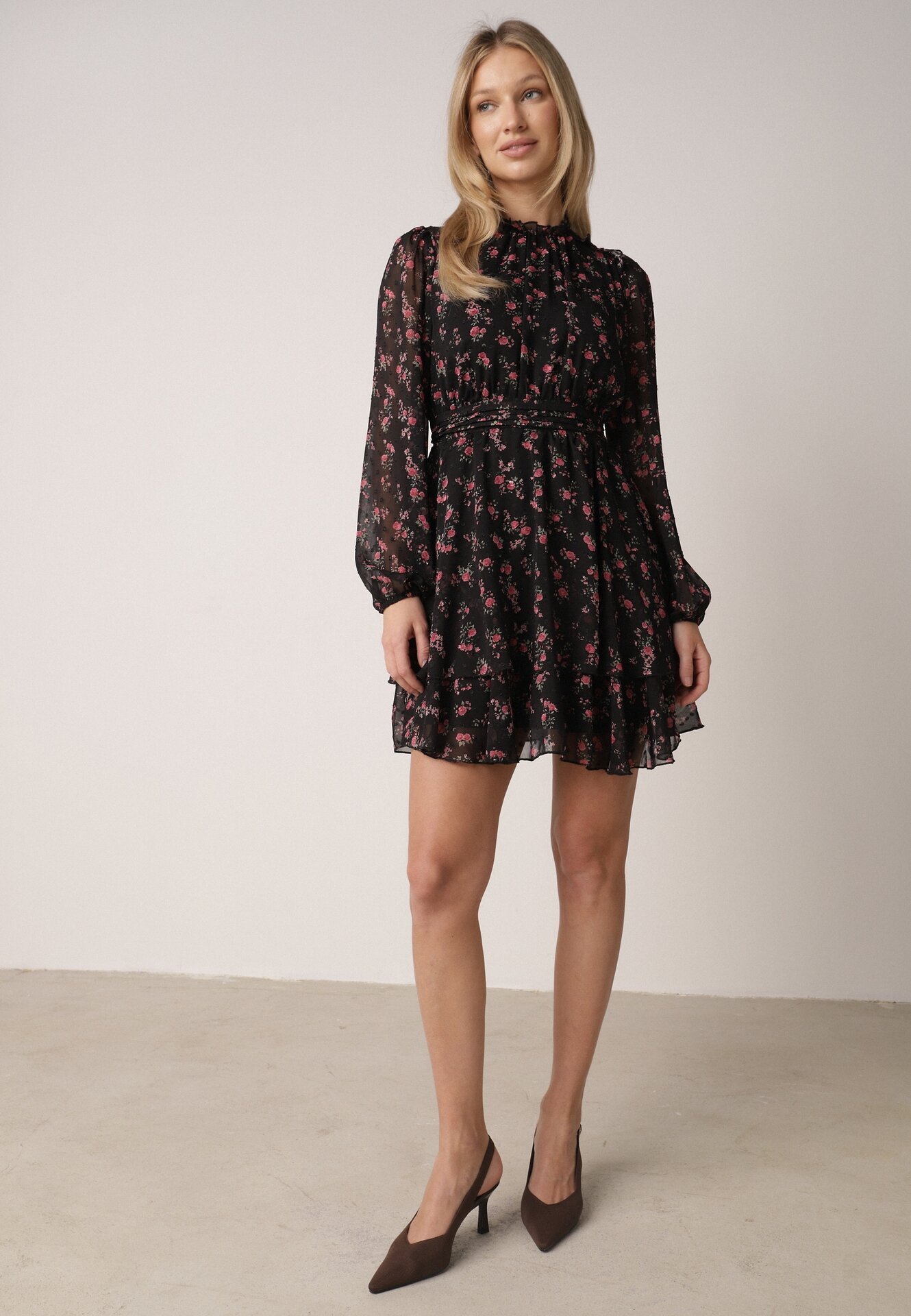 Czarna Rozkloszowana Sukienka w Kwiaty i Kropki z Transparentnymi Rękawami Edinella