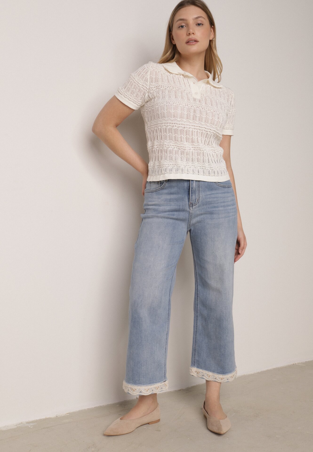 Niebieskie Szerokie Jeansy Ozdobione na Dole Koronką Salioneth