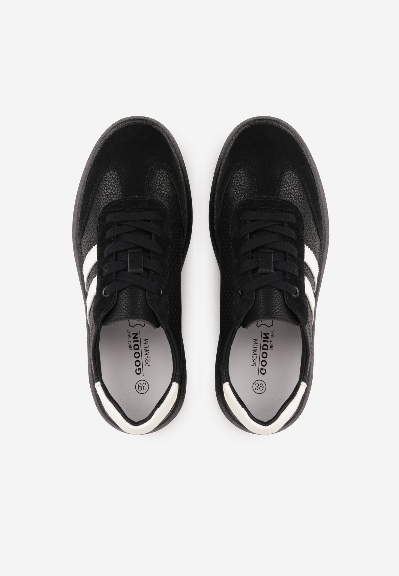 Czarne Skórzane Sneakersy na Grubej Podeszwie Ozdobione  Paskami i Perforacją Wiefia