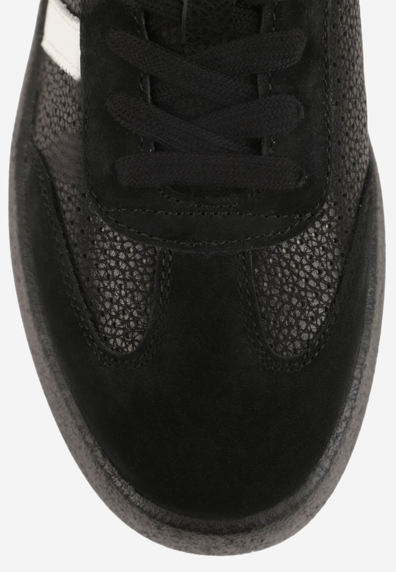 Czarne Skórzane Sneakersy na Grubej Podeszwie Ozdobione  Paskami i Perforacją Wiefia