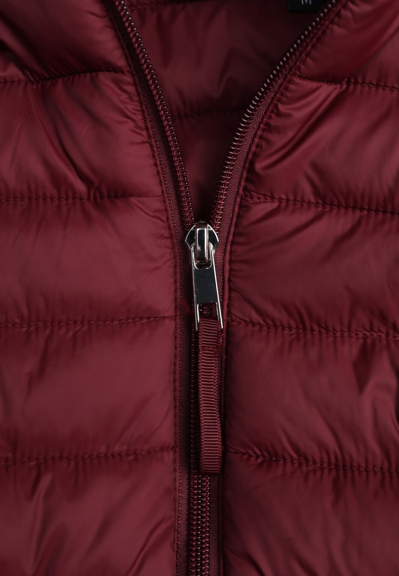 Bordowa Klasyczna Kurtka Przejściowa z Pikowaniem i Odpinanym Kapturem Pretiella