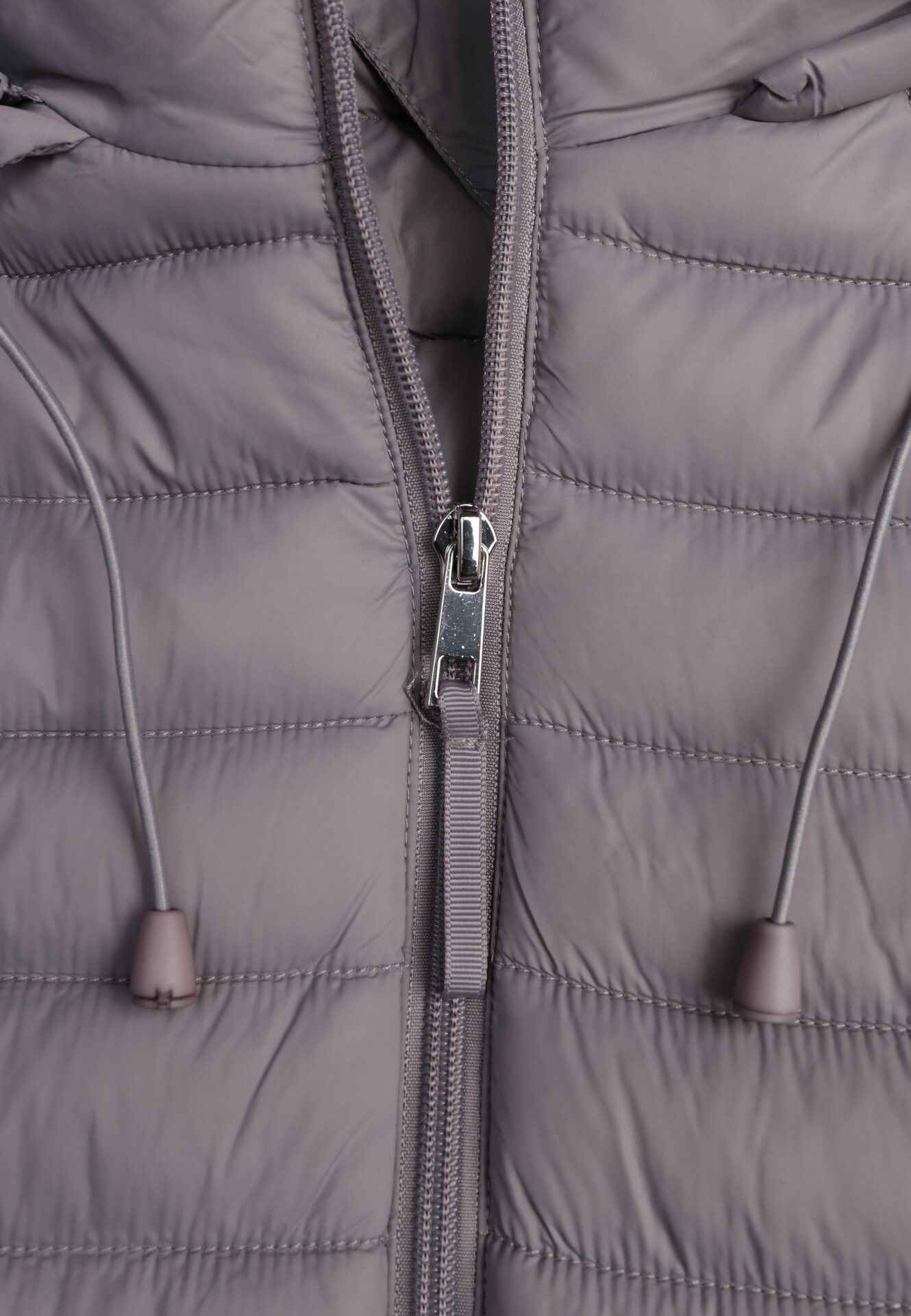 Szara Klasyczna Kurtka Przejściowa z Pikowaniem i Odpinanym Kapturem Pretiella