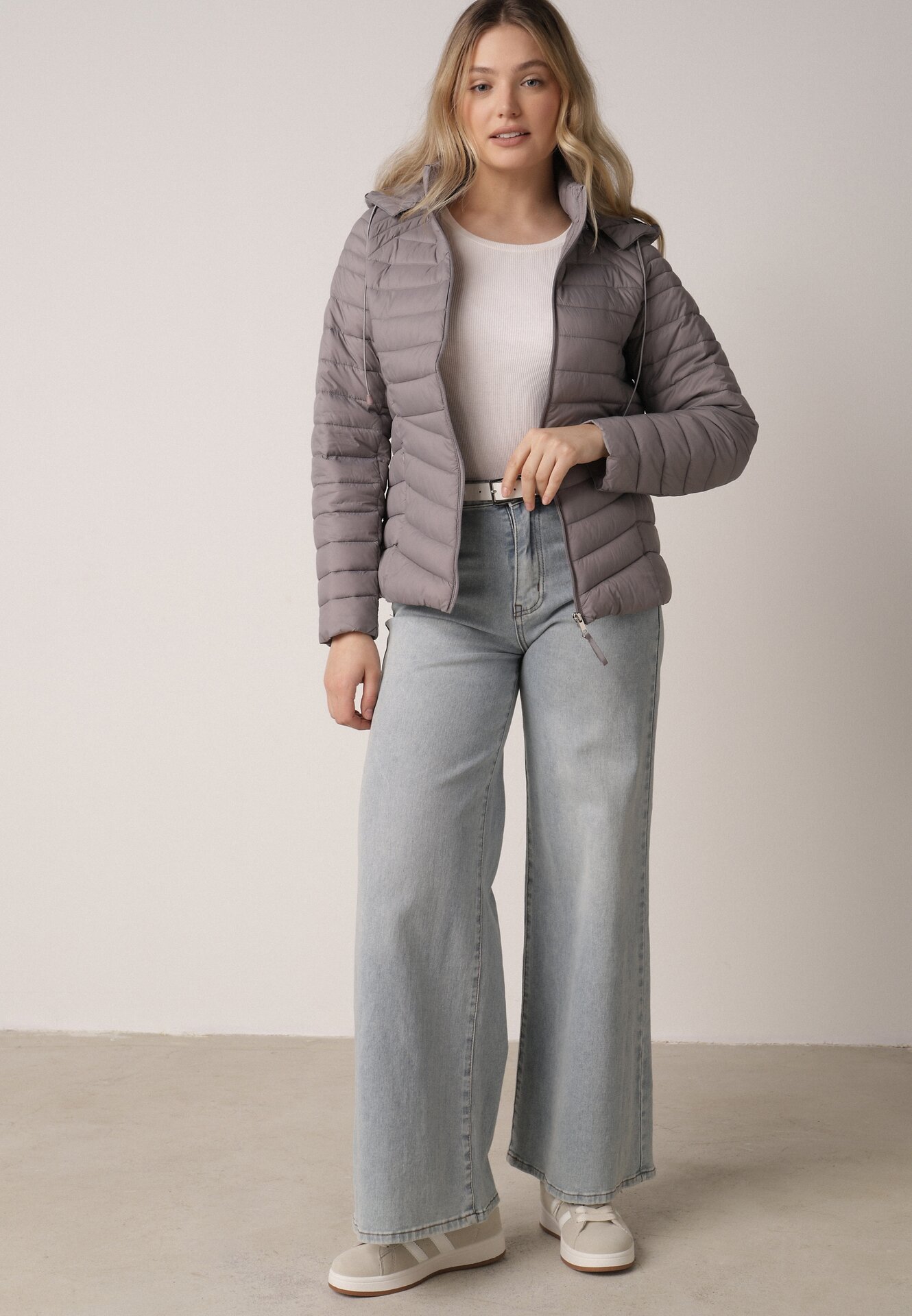 Szara Klasyczna Kurtka Przejściowa z Pikowaniem i Odpinanym Kapturem Pretiella