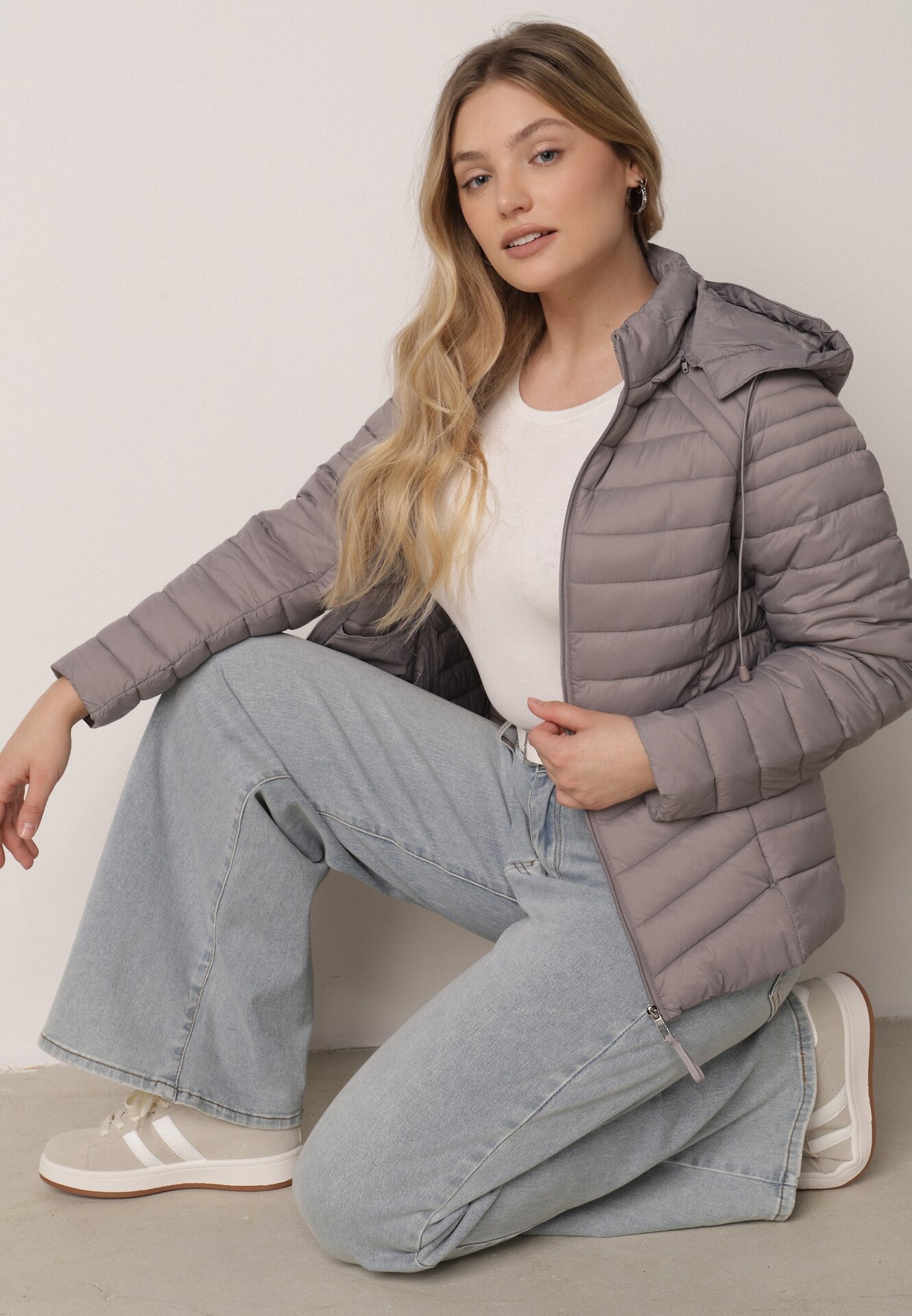 Szara Klasyczna Kurtka Przejściowa z Pikowaniem i Odpinanym Kapturem Pretiella