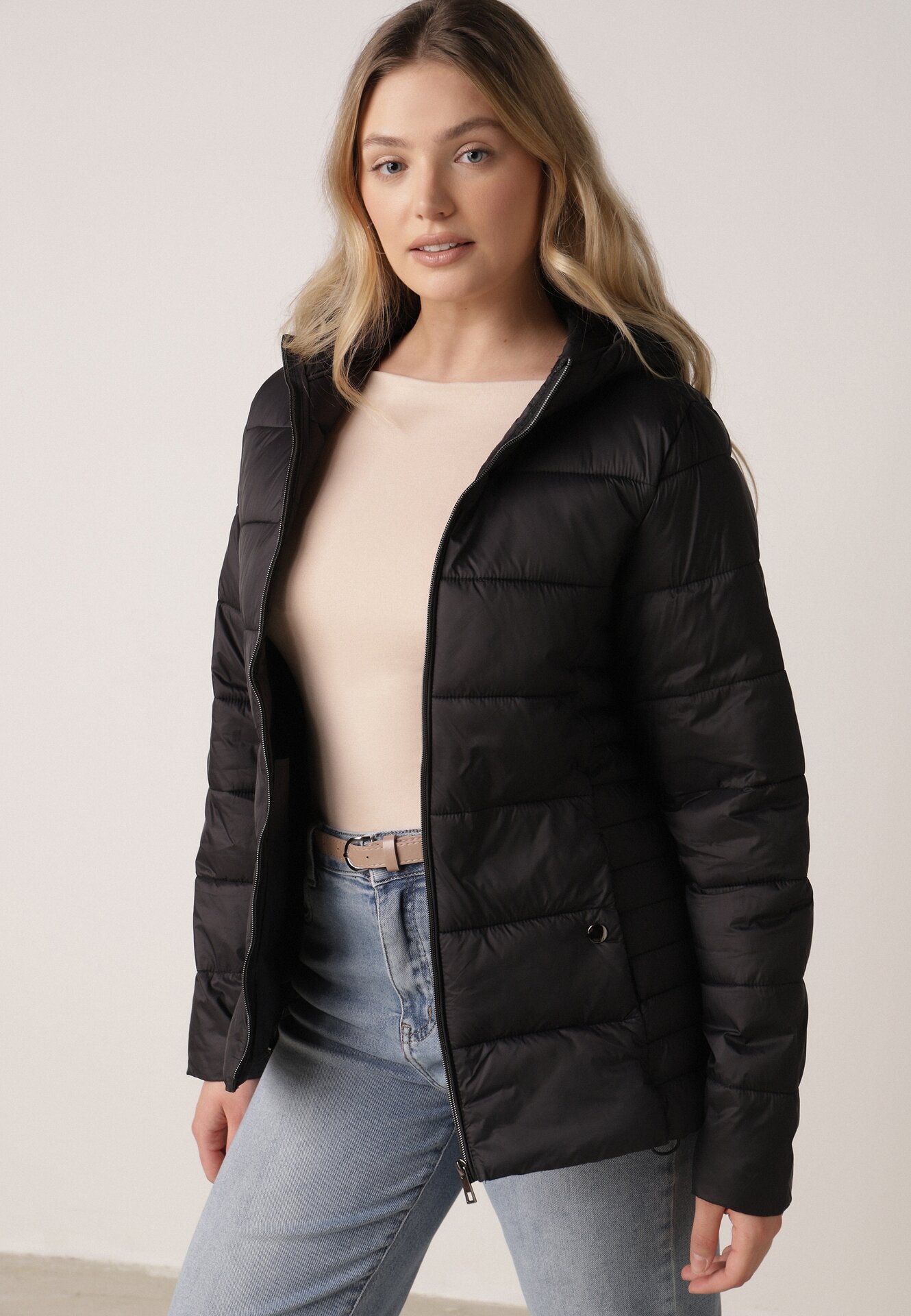 Czarna Kurtka Pikowana na Sezon Pzejściowy z Kapturem Zinnitha