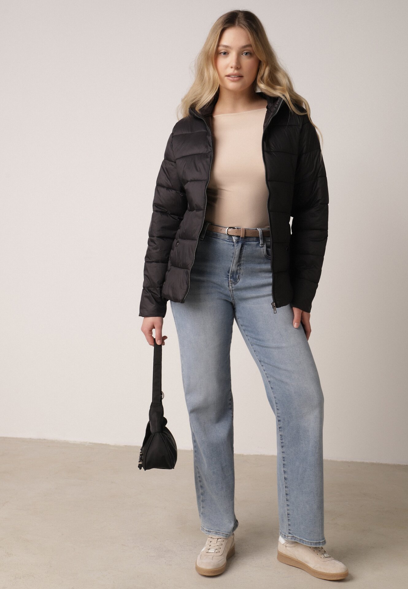 Czarna Kurtka Pikowana na Sezon Pzejściowy z Kapturem Zinnitha