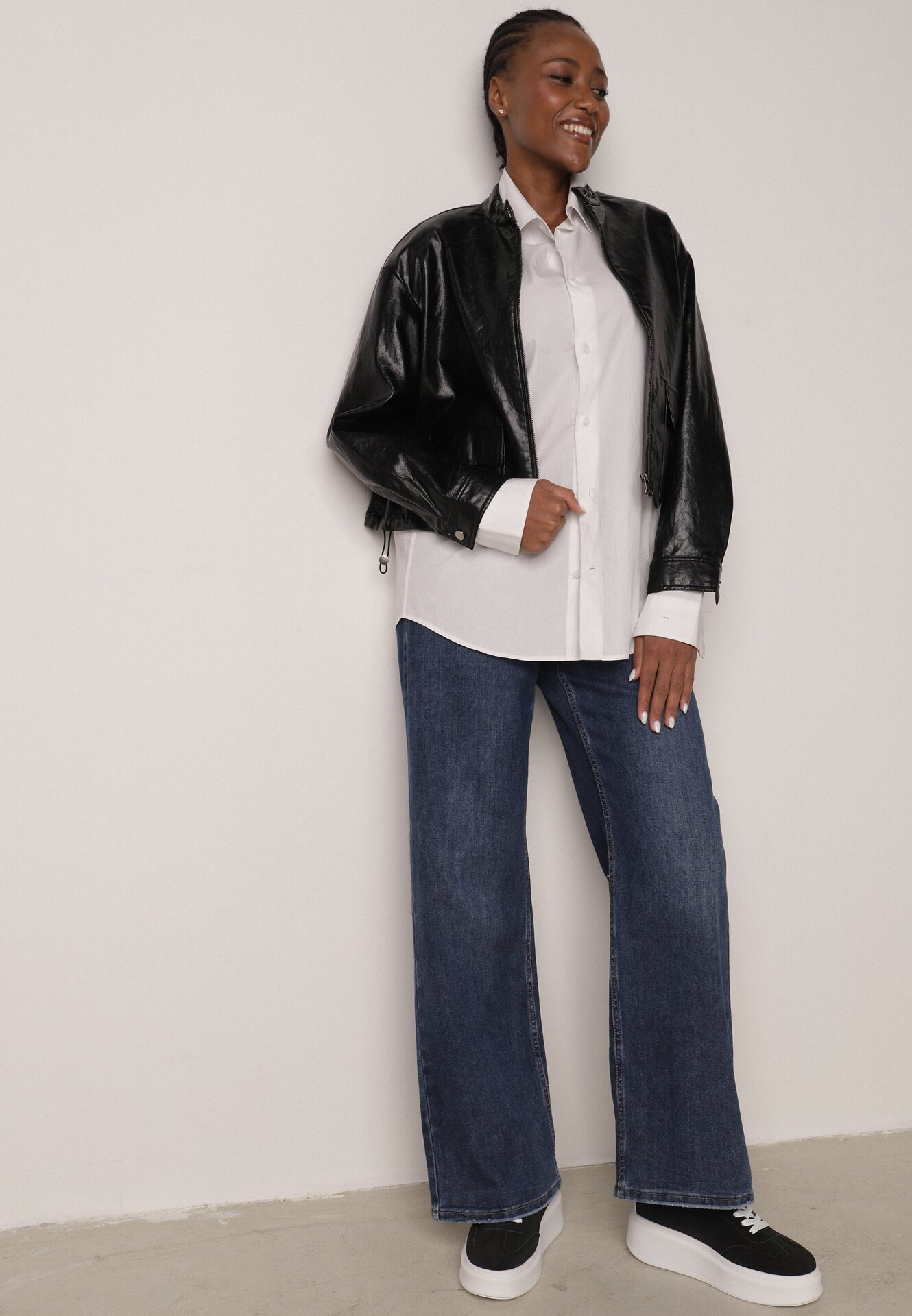 Czarna Kurtka Ramoneska Bomberka Ściągana po Bokach Salanthe