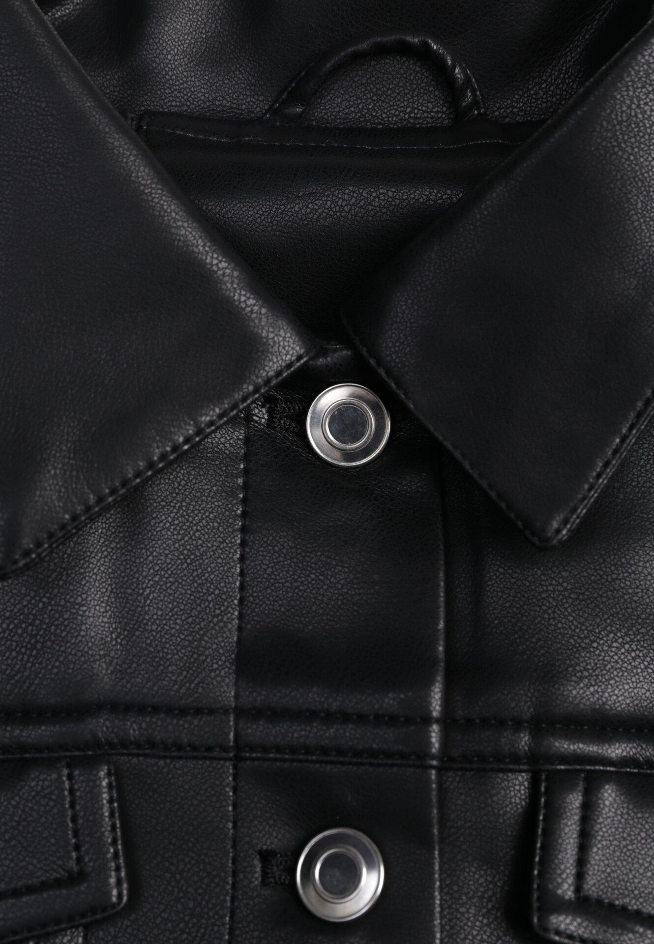 Czarna Kurtka Ramoneska o Krótkim Koszulowym Kroju Savalorne