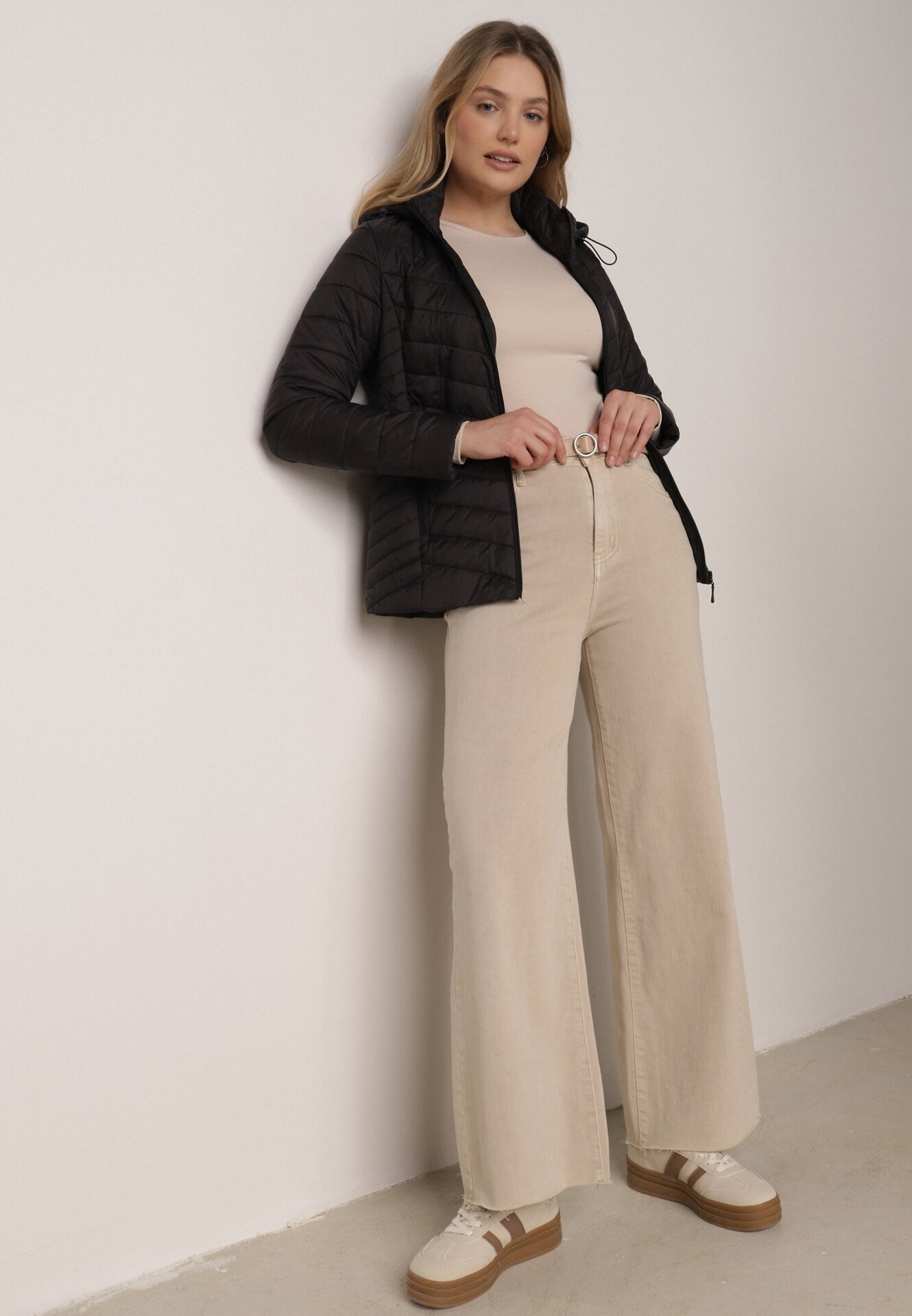 Czarna Przejściowa Kurtka Pikowana z Odpinanym Kapturem Edrelith