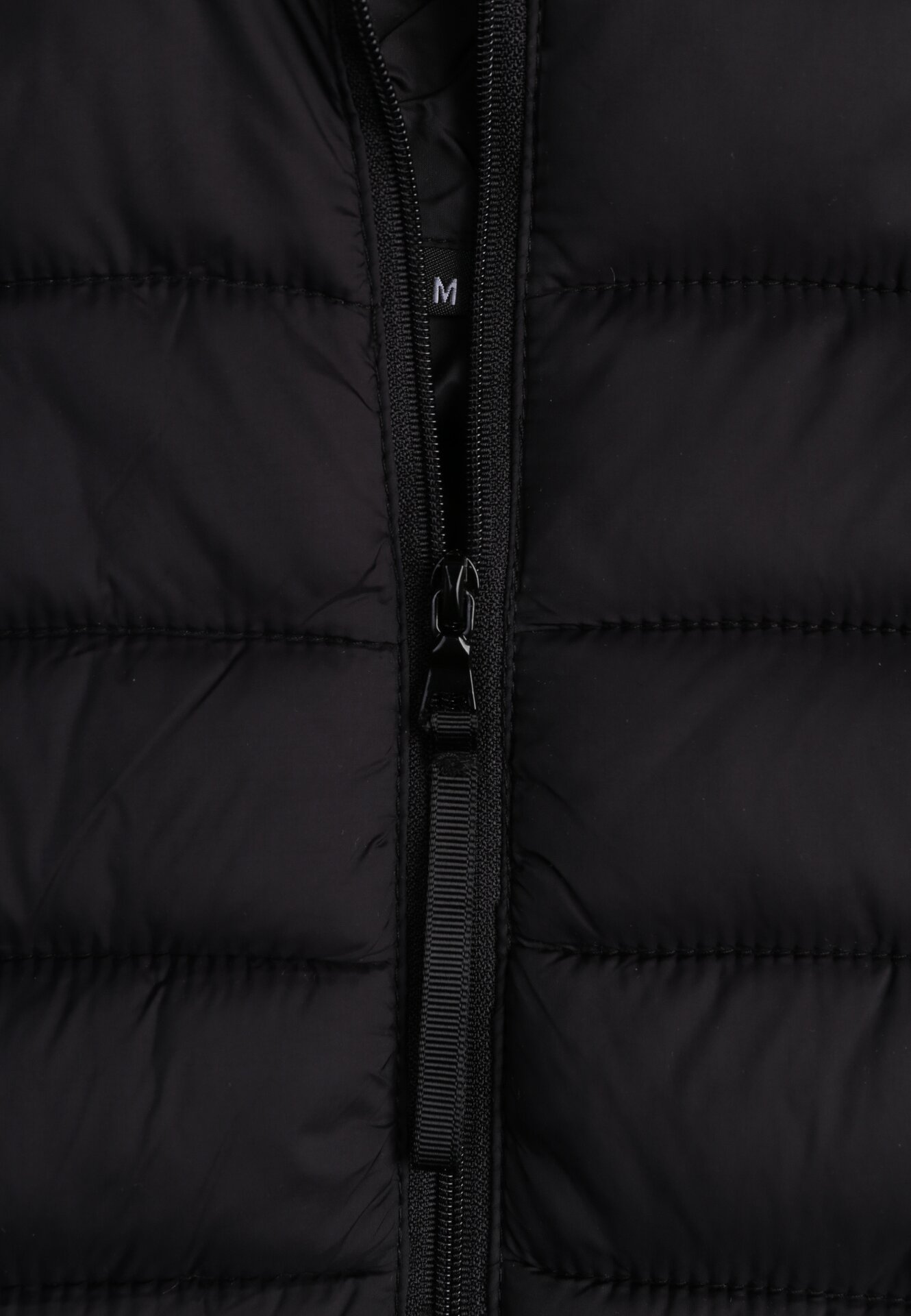 Czarna Pikowana Kamizelka Przejściowa z Kapturem Neanissa