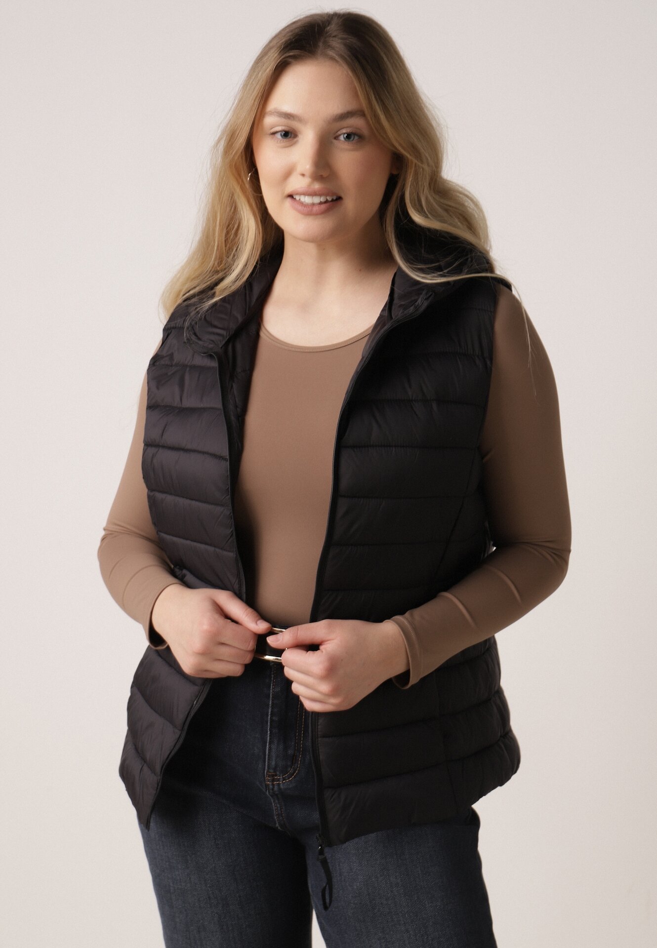 Czarna Pikowana Kamizelka Przejściowa z Kapturem Neanissa