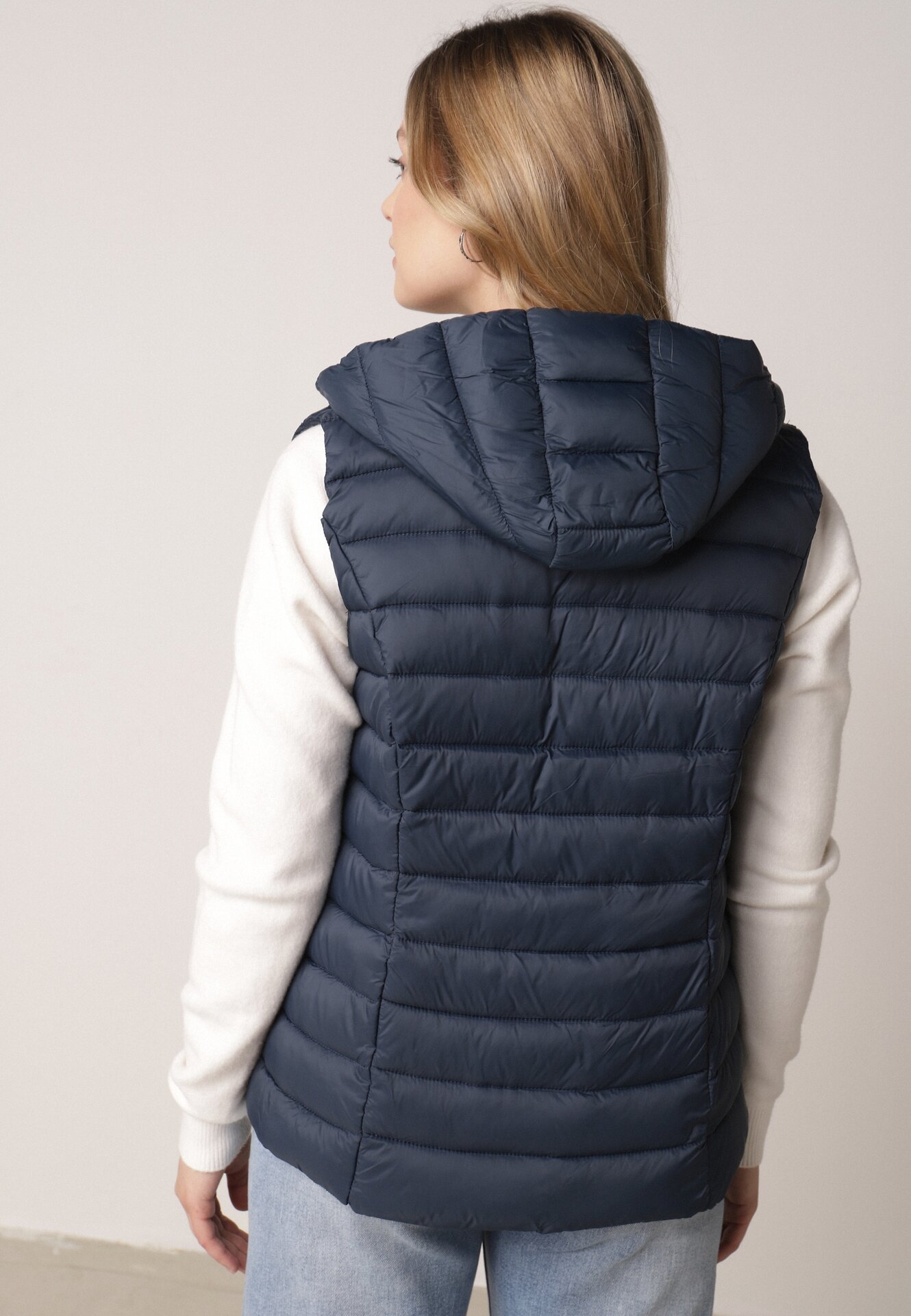 Granatowa Pikowana Kamizelka Przejściowa z Kapturem Neanissa