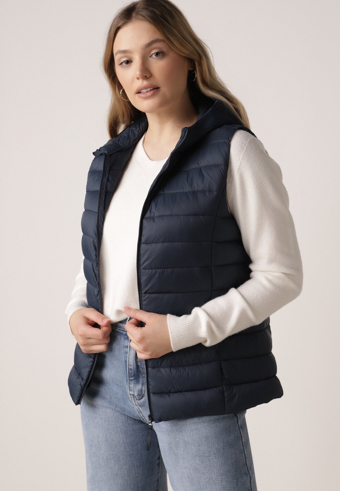 Granatowa Pikowana Kamizelka Przejściowa z Kapturem Neanissa