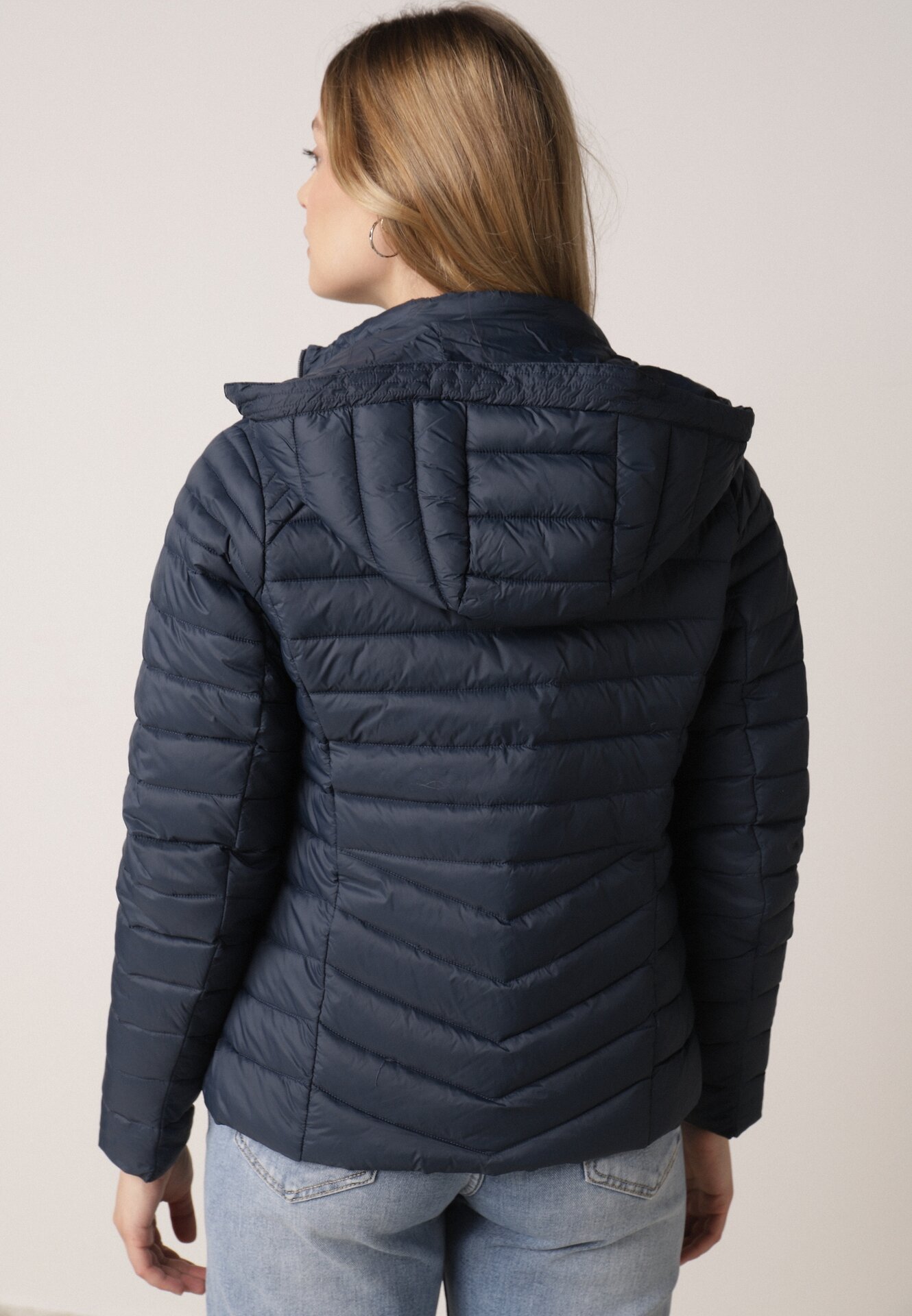 Granatowa Klasyczna Kurtka Przejściowa z Pikowaniem i Odpinanym Kapturem Pretiella