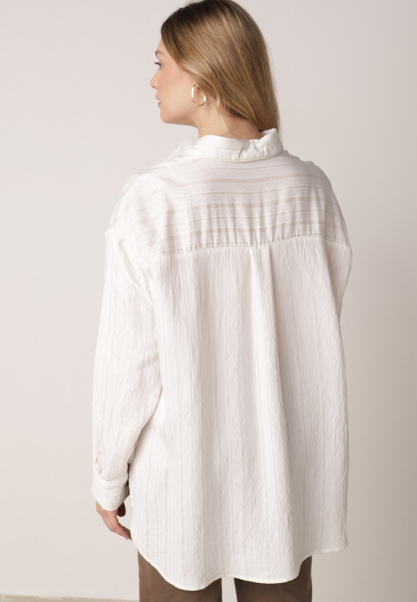 Biała Wiskozowa Koszula z Dodatkiem Lnu z Tkaniny Strukturalnej Noma