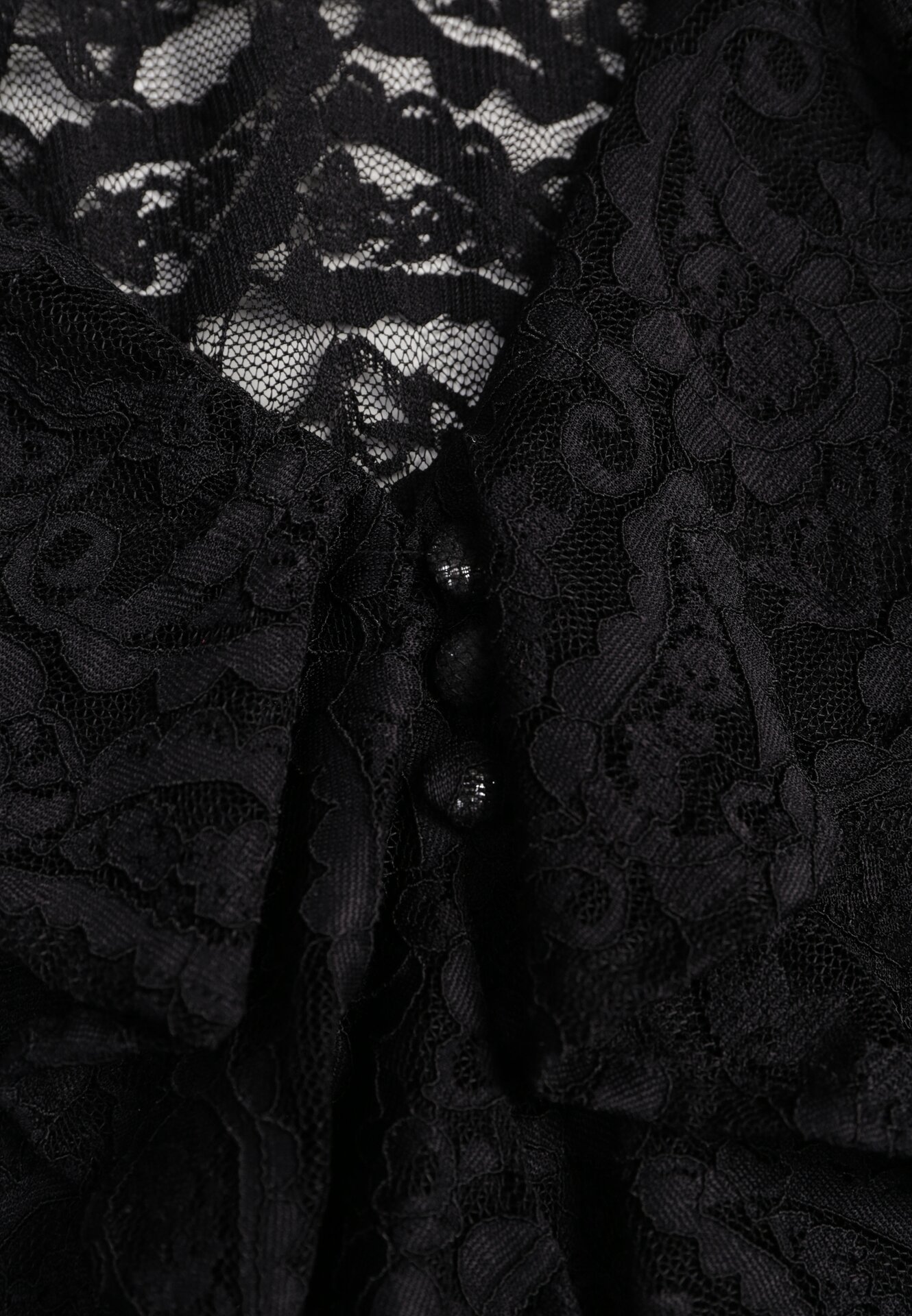 Czarna Bluzka z Koronki Ozdobiona Falbankami Sewola