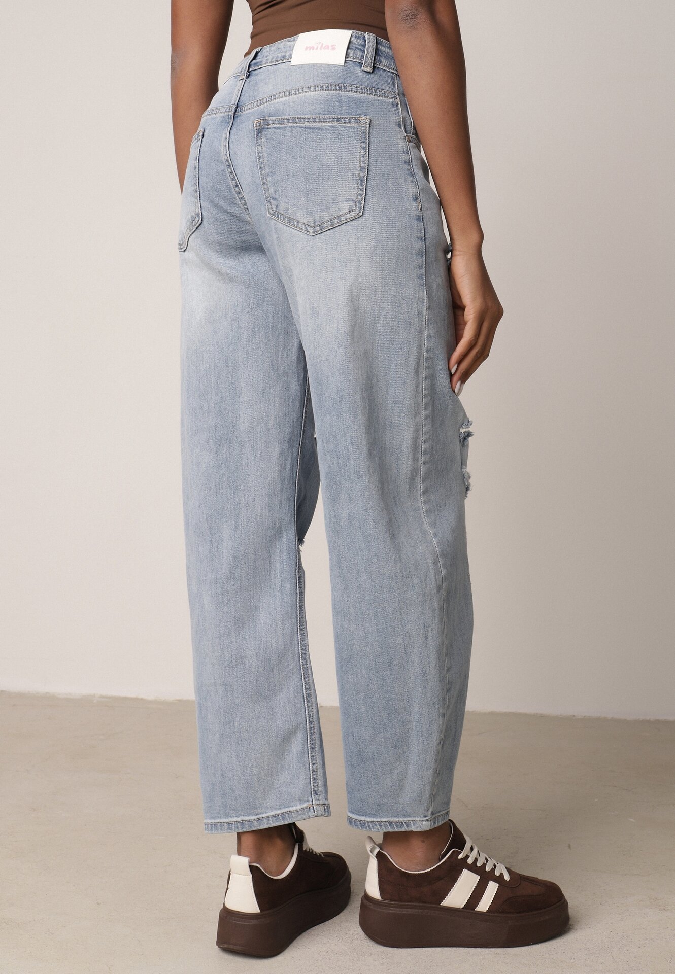 Niebieskie Bawełniane Jeansy o Asymetrycznym Kroju Typu Balloon z Dziurami Nediara