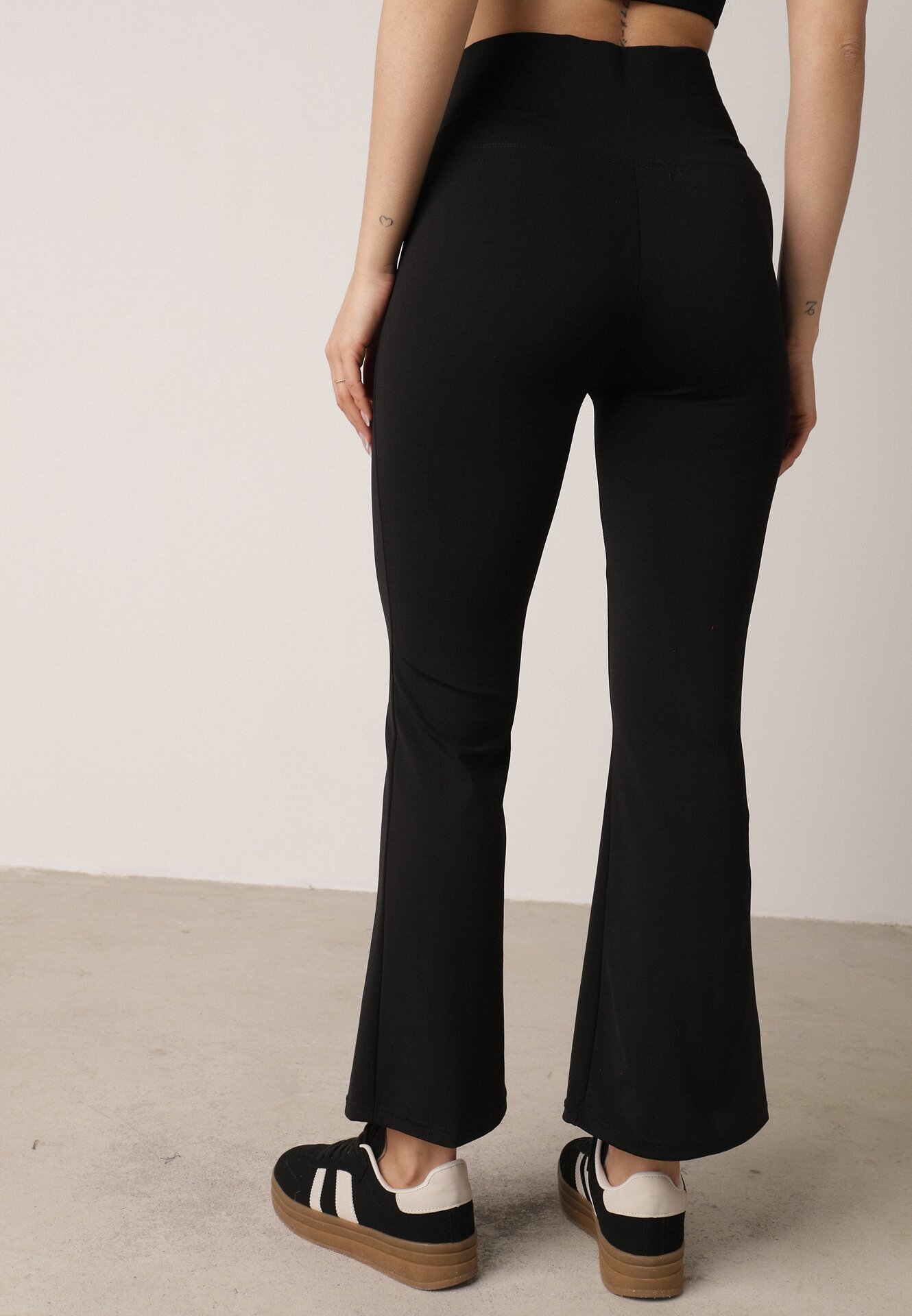 Czarne Legginsy Dzwony z Kopertowym Wysokim Stanem Azinuna