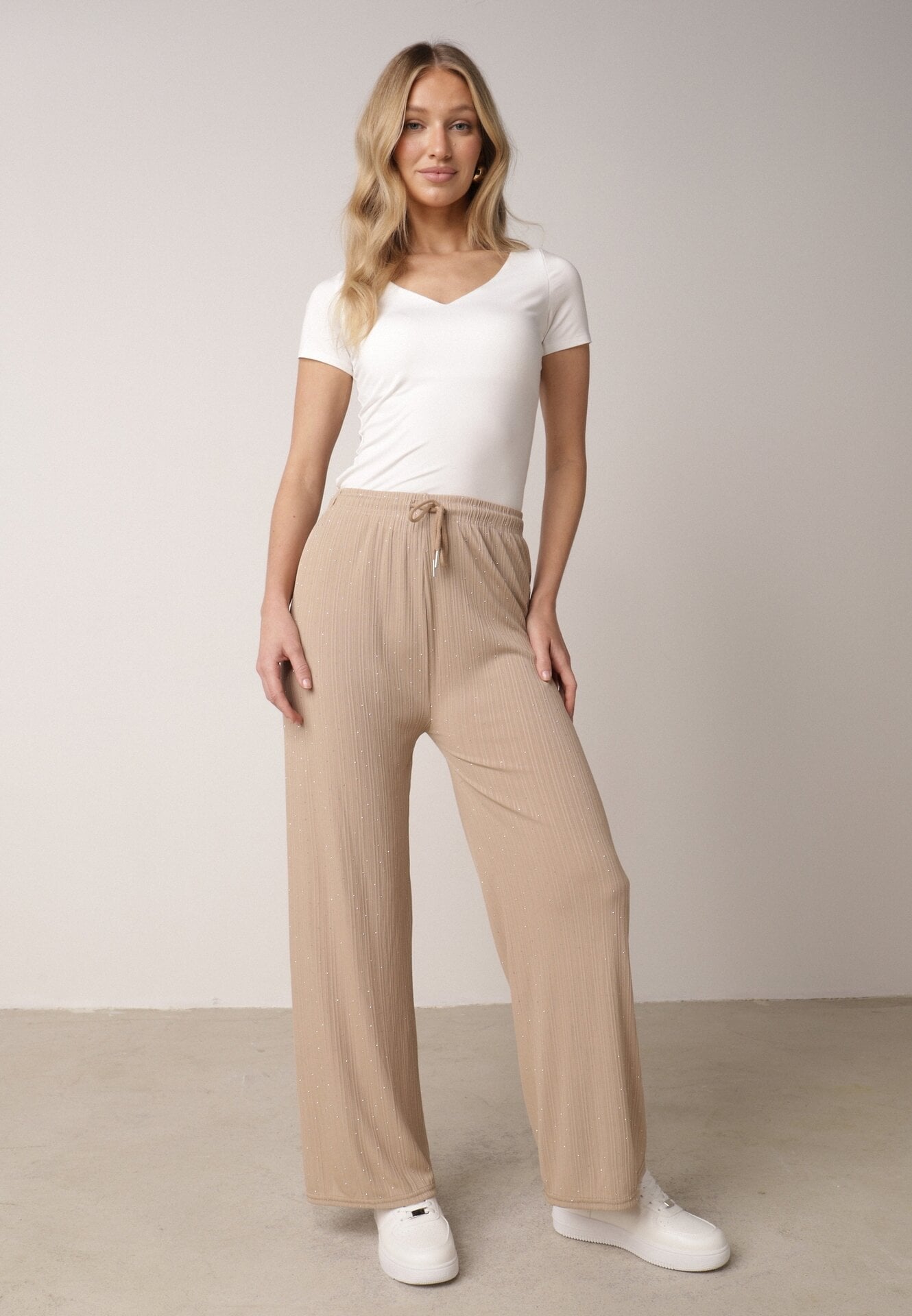 Beżowe Szerokie Spodnie z Bawełną Zdobione Cyrkoniami Azilene