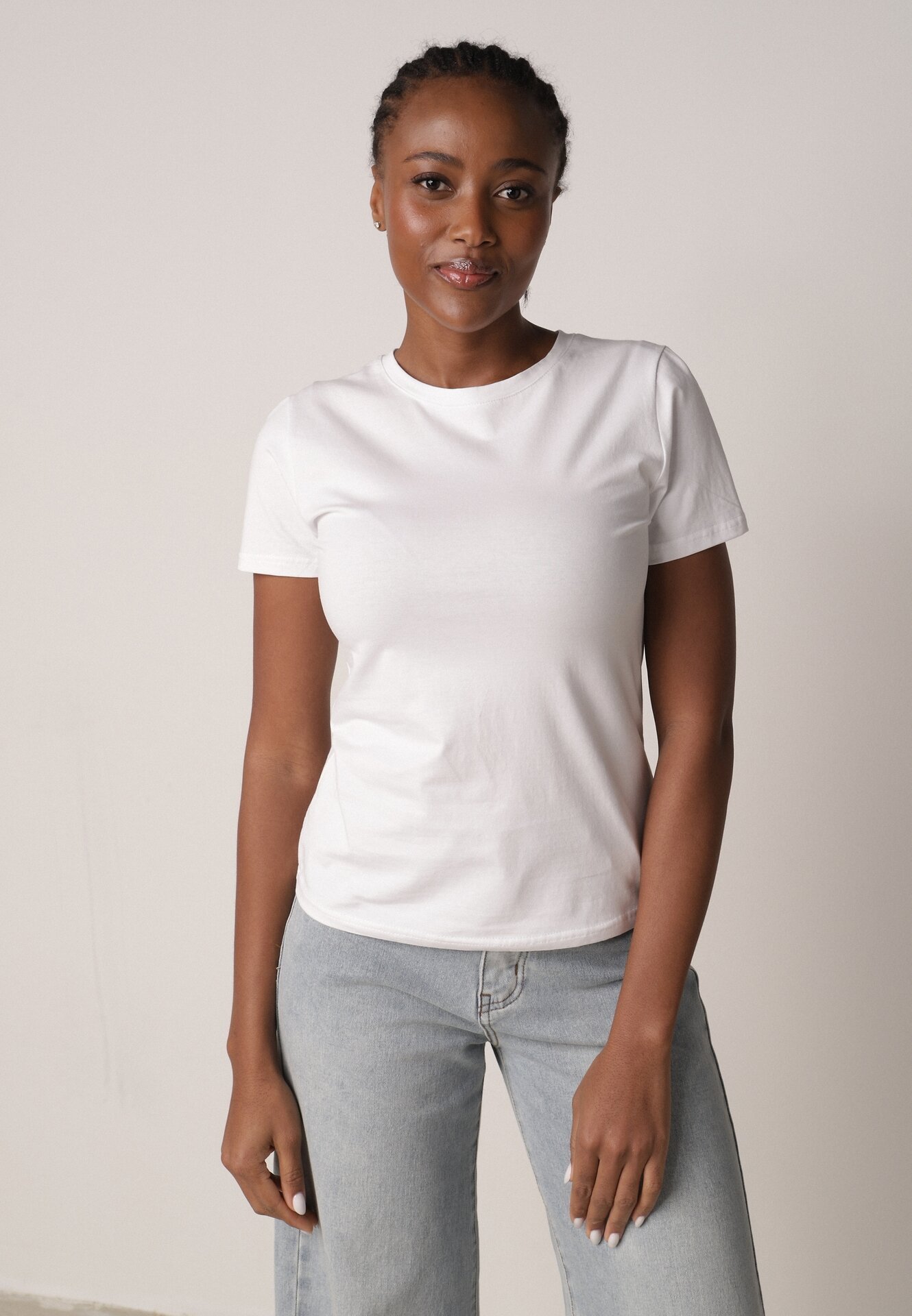 Biały Bawełniany T-shirt w Klasycznym Stylu Nedila