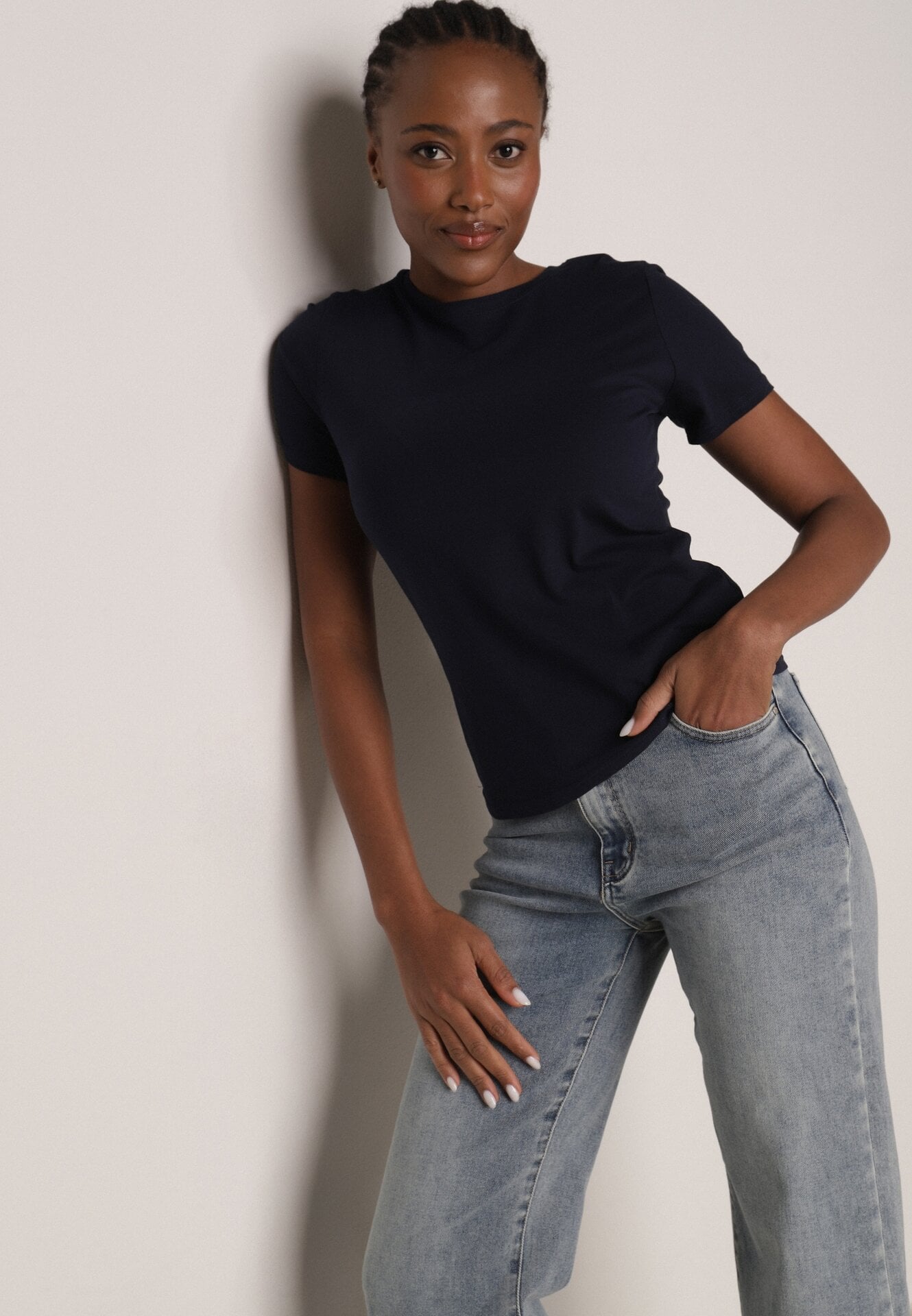 Granatowy Bawełniany T-shirt w Klasycznym Stylu Nedila