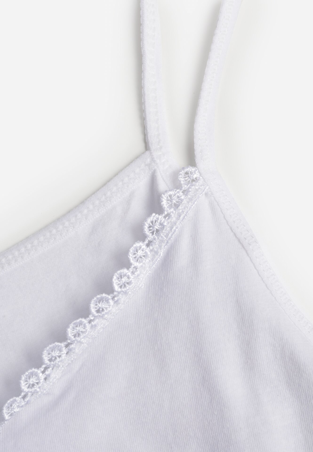 Biały Bieliźniany Top z Bawełny Ozdobiony Koronkową Lamówką Bervina