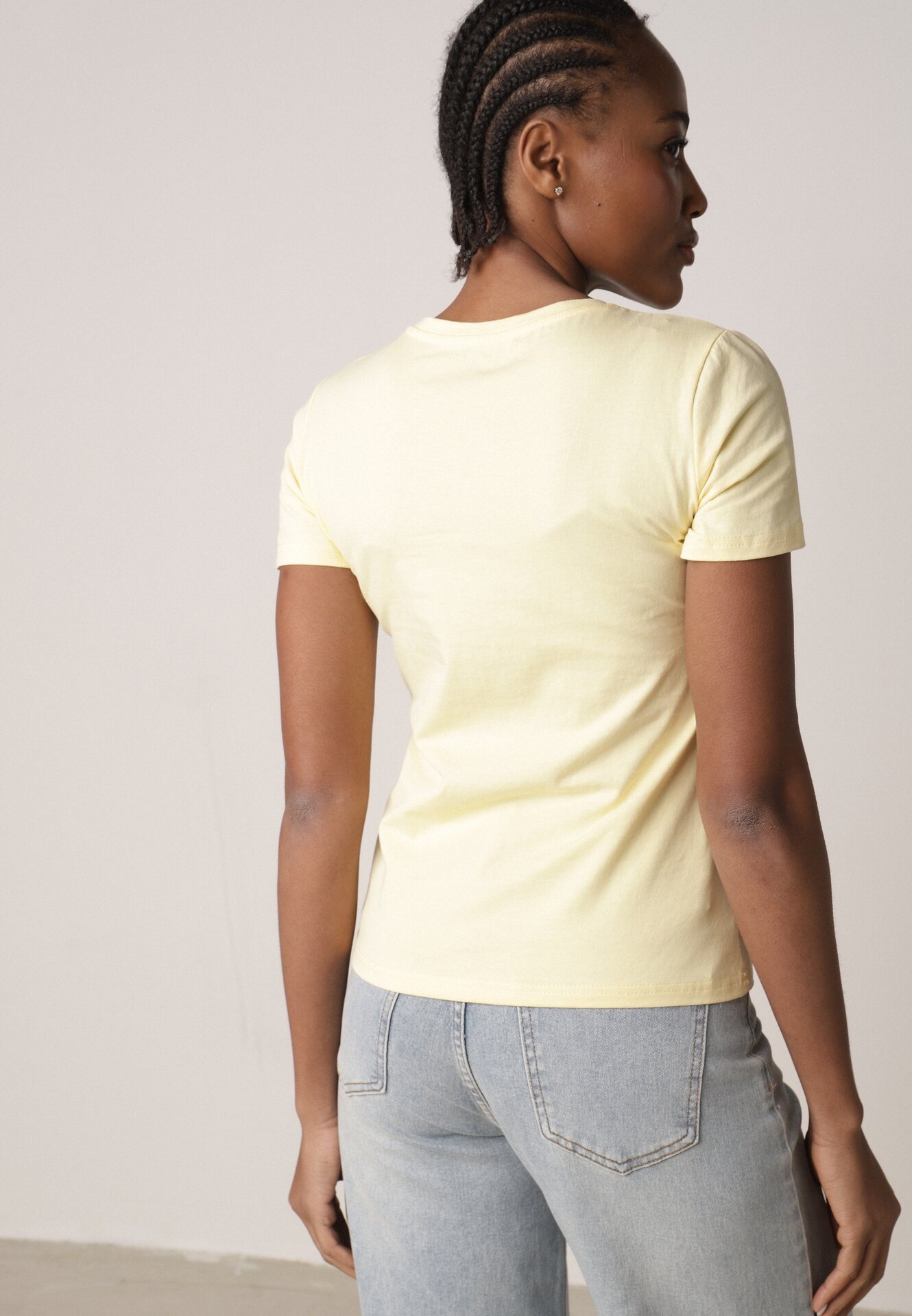 Żółty Bawełniany T-shirt w Klasycznym Stylu Nedila