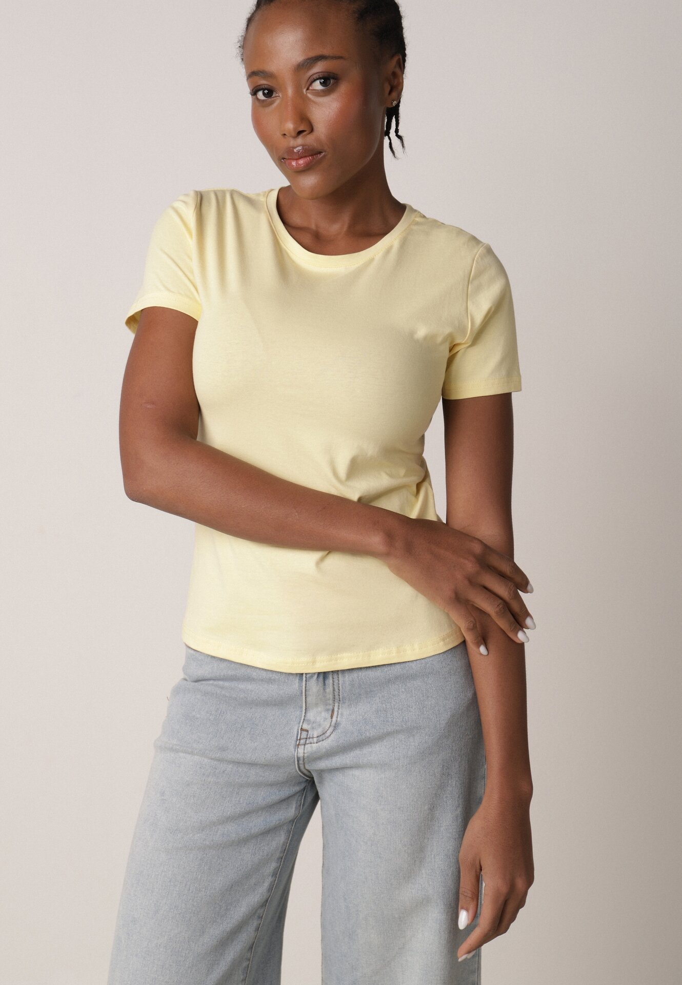 Żółty Bawełniany T-shirt w Klasycznym Stylu Nedila