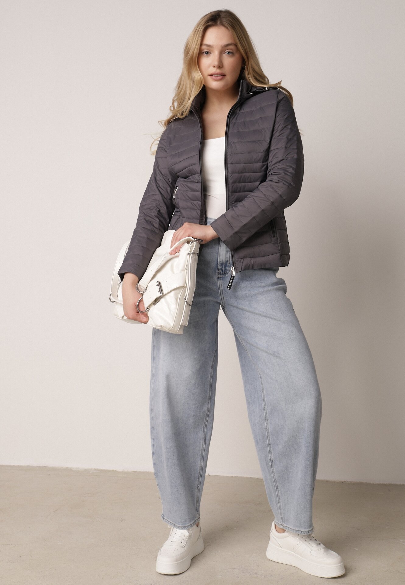 Szara Pikowana Kurtka Przejściowa z Kapturem z Lamówką i Ściągaczami Zidara