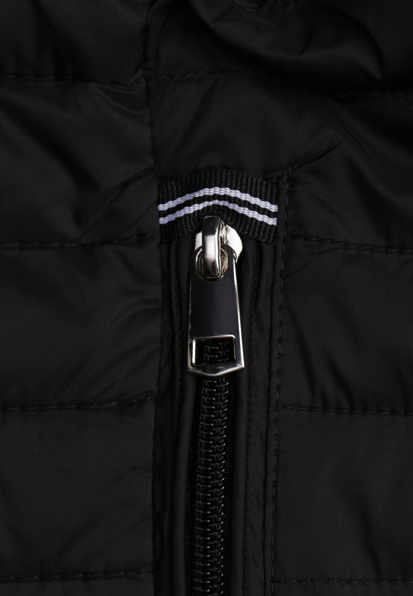 Czarna Pikowana Kurtka Przejściowa z Odpinanym Kapturem Tidesse