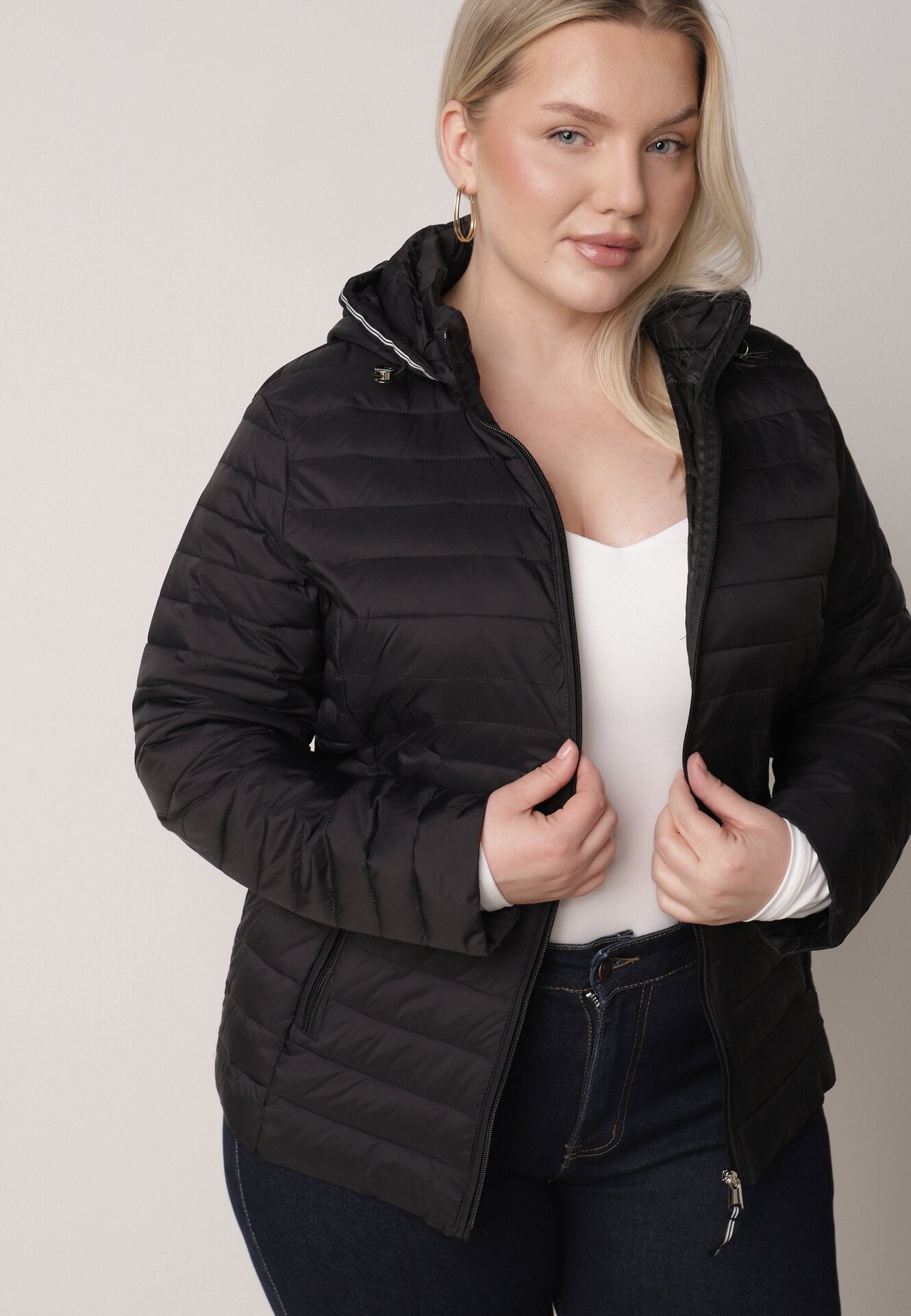 Czarna Pikowana Kurtka Przejściowa z Odpinanym Kapturem Tidesse