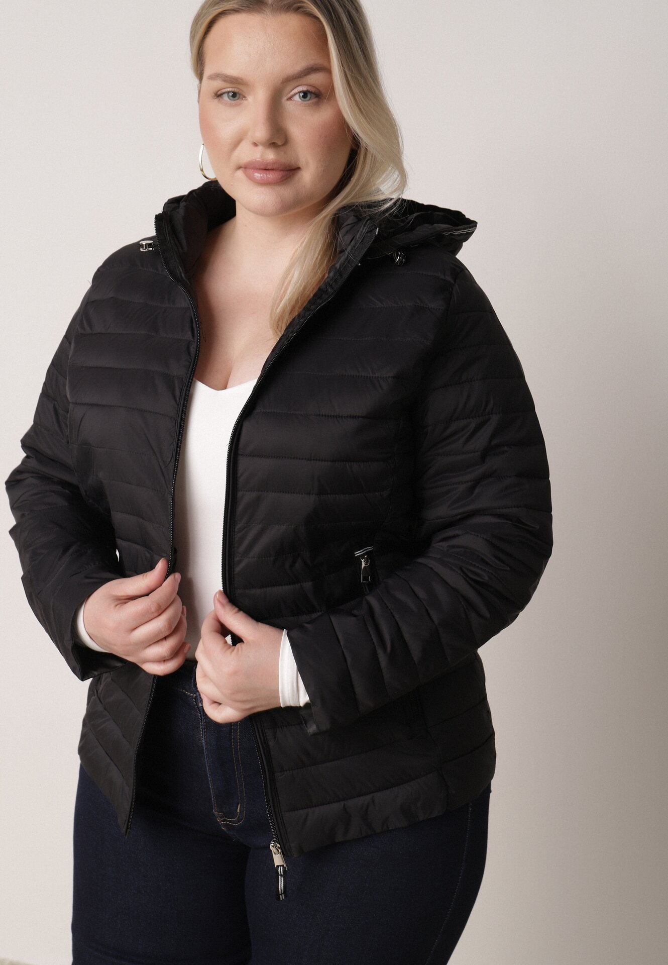 Czarna Pikowana Kurtka Przejściowa z Odpinanym Kapturem Tidesse