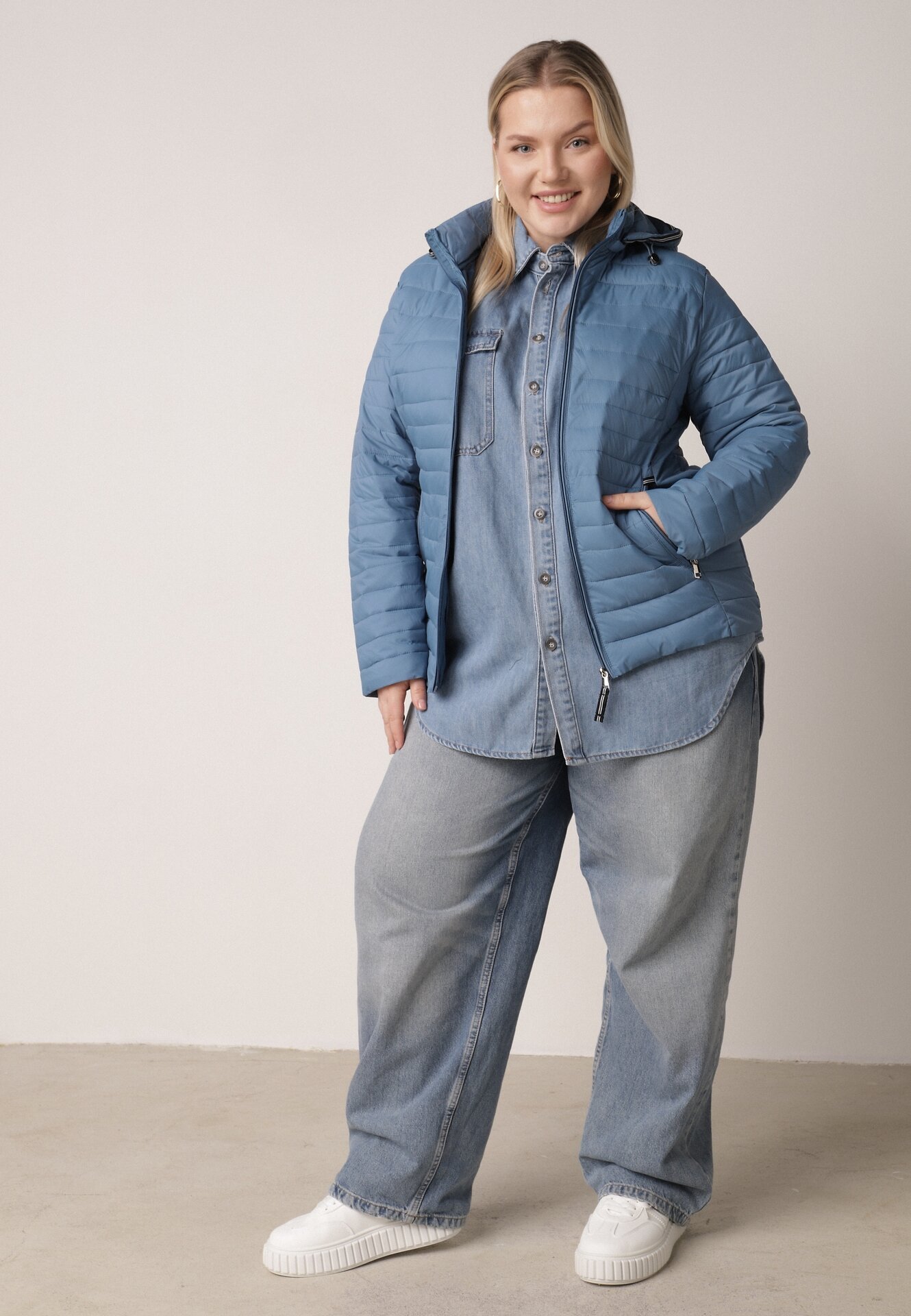 Niebieska Pikowana Kurtka Przejściowa z Odpinanym Kapturem Tidesse