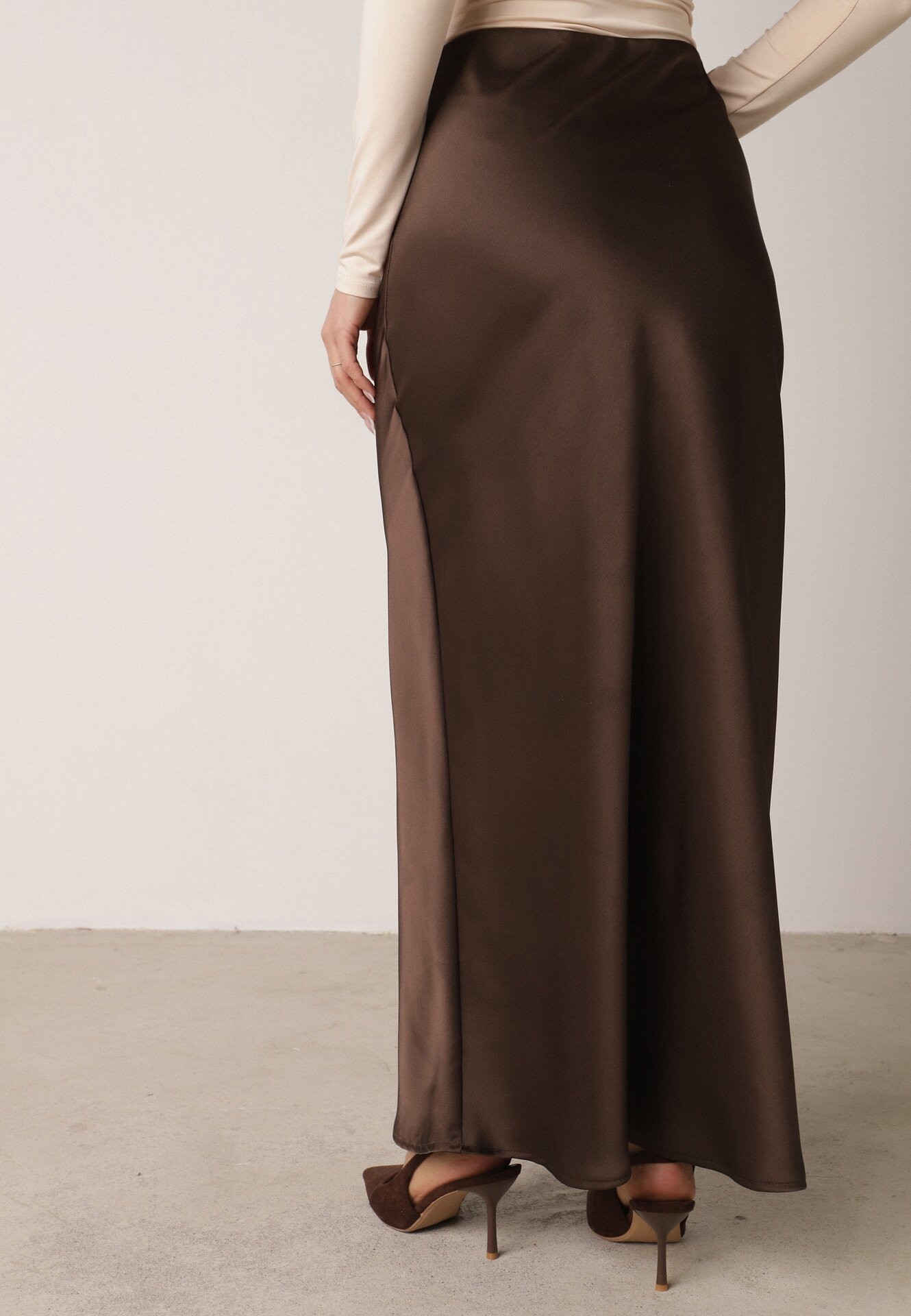 Brązowa Satynowa Spódnica Maxi Shapas